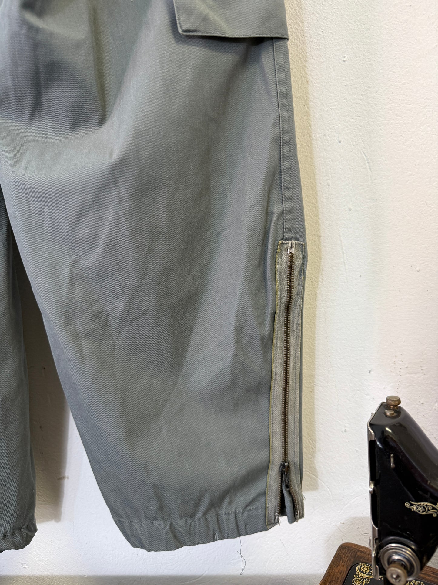 Vintage 90’s Italian Army Cargo Pants “W31”