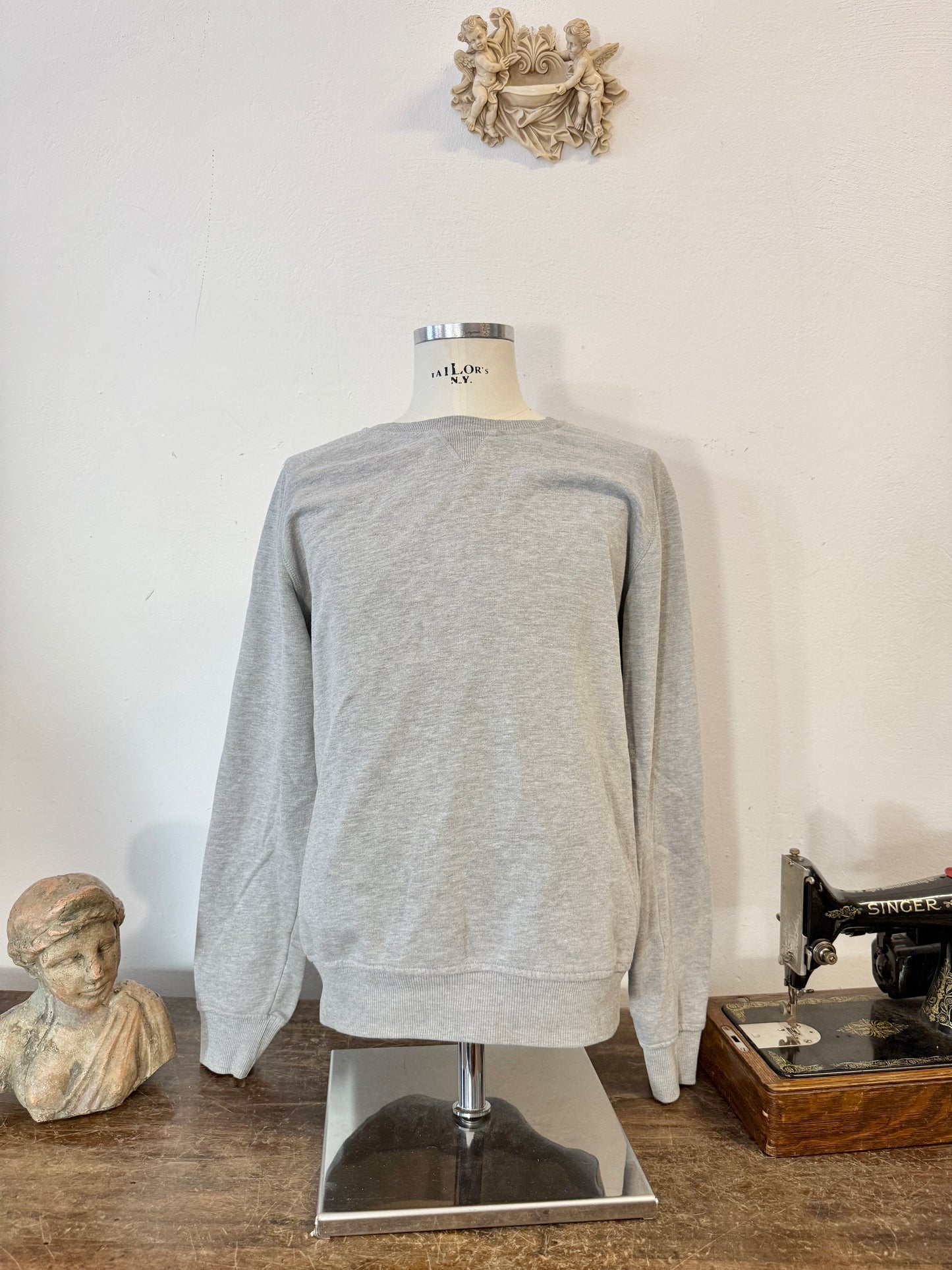 Grey Raglan Sleeve Sweatshirt “L”