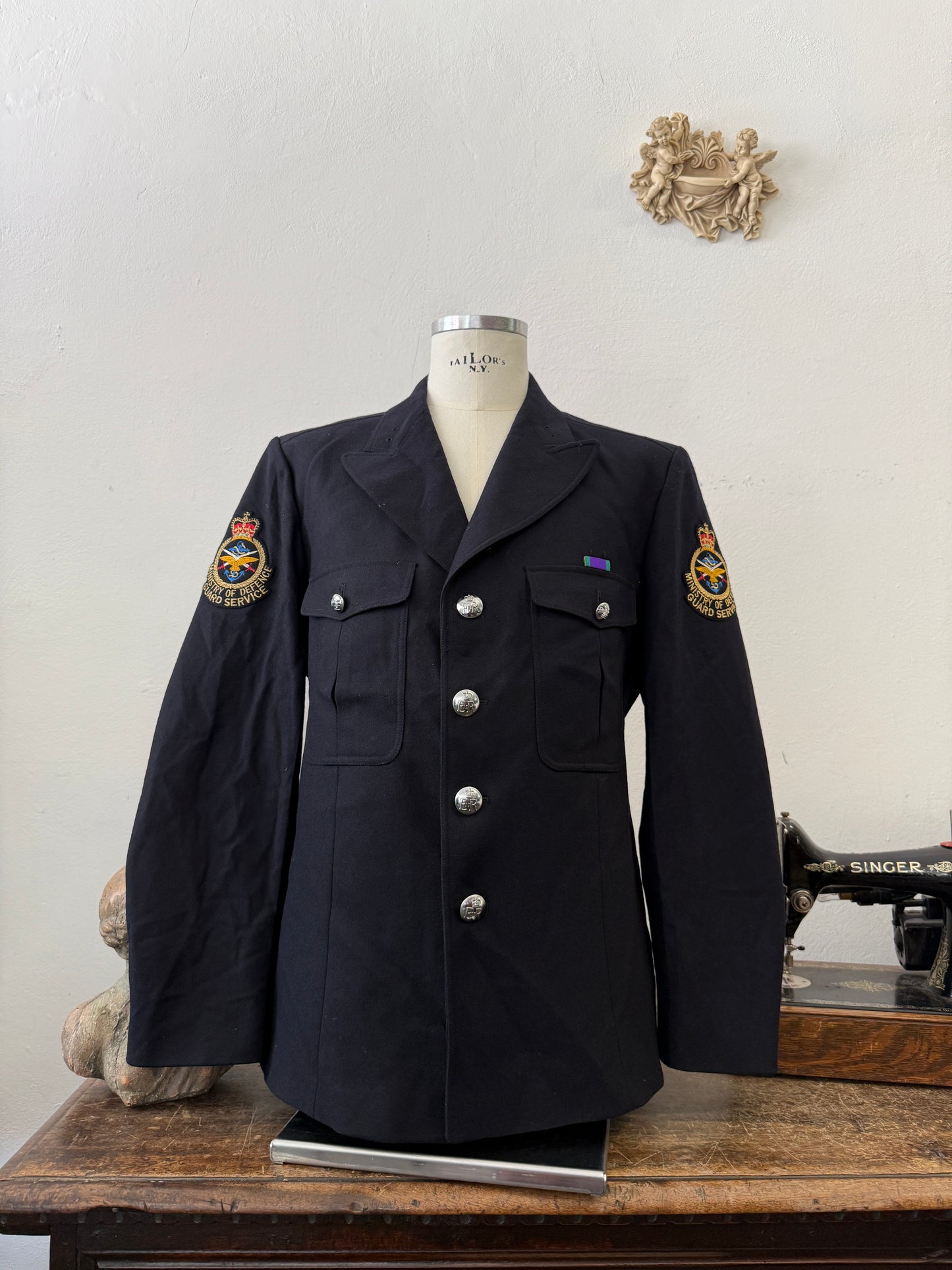 Vintage Ministry of Defence Guard Service Uniform Jacket – 1990s UK “L/XL”