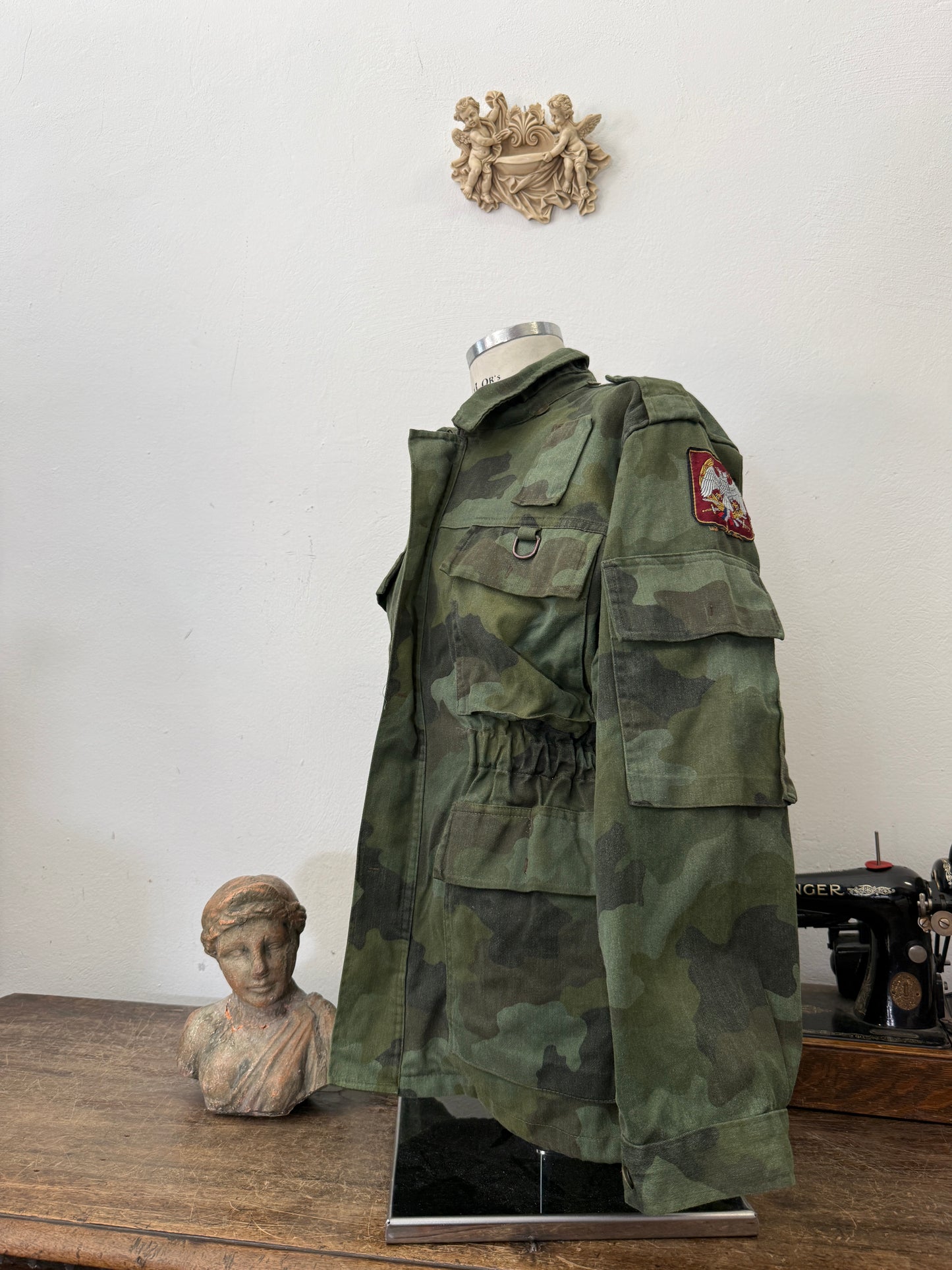 Vintage 90’s Serbian Army Jacket “L”