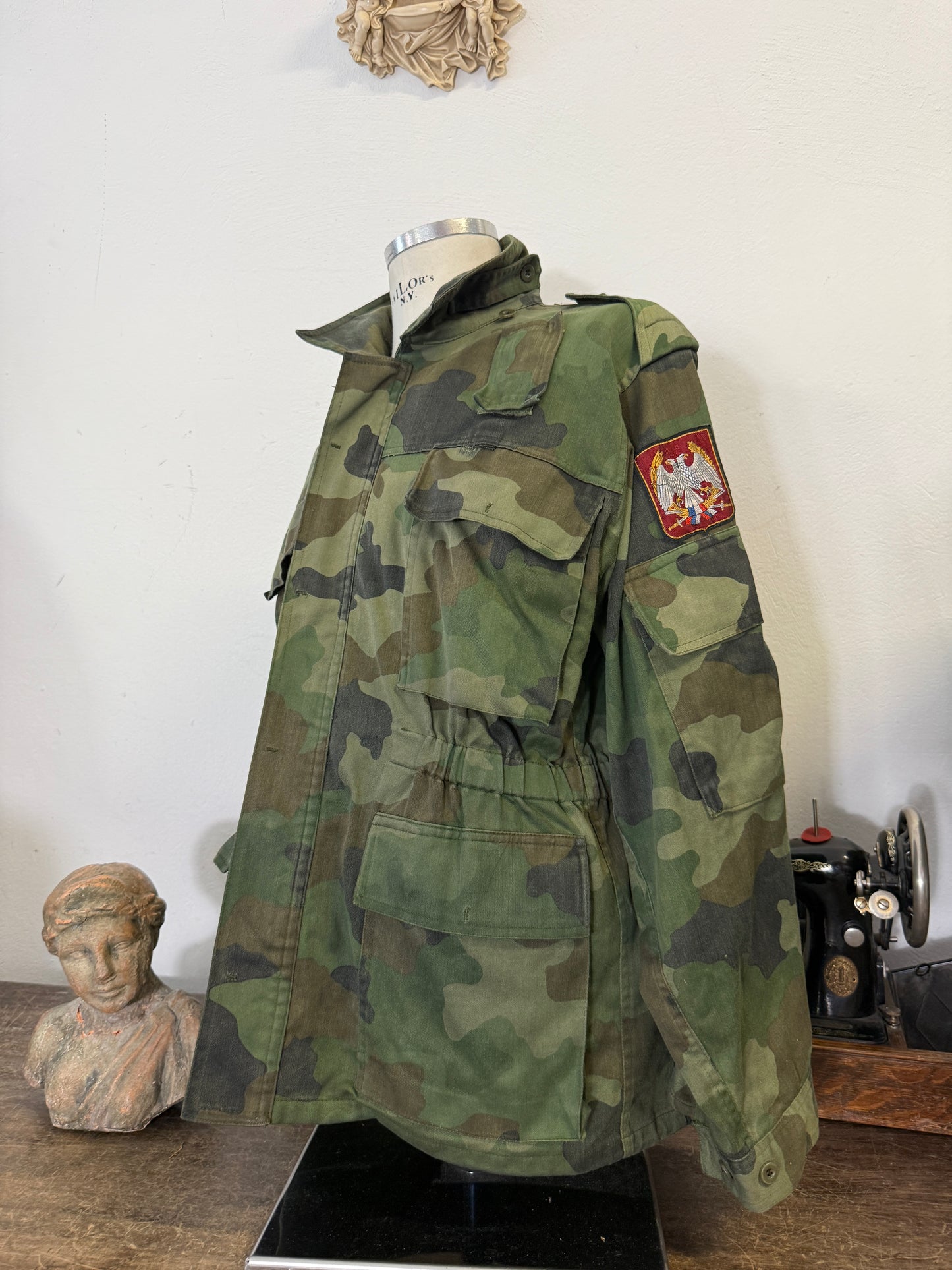 Vintage 90’s Serbian Army Jacket “L”