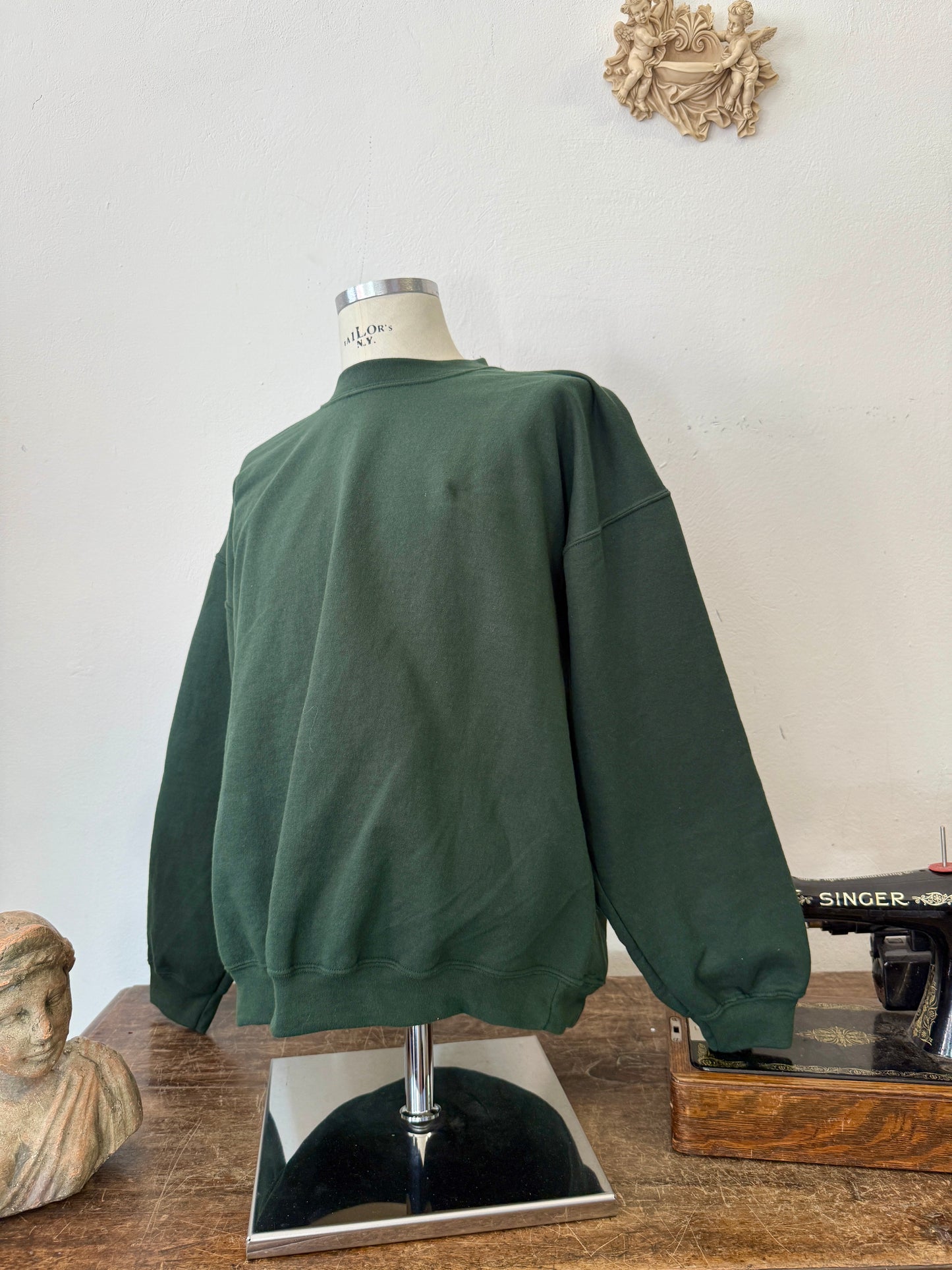 Green Gildan Sweatshirt “XL”