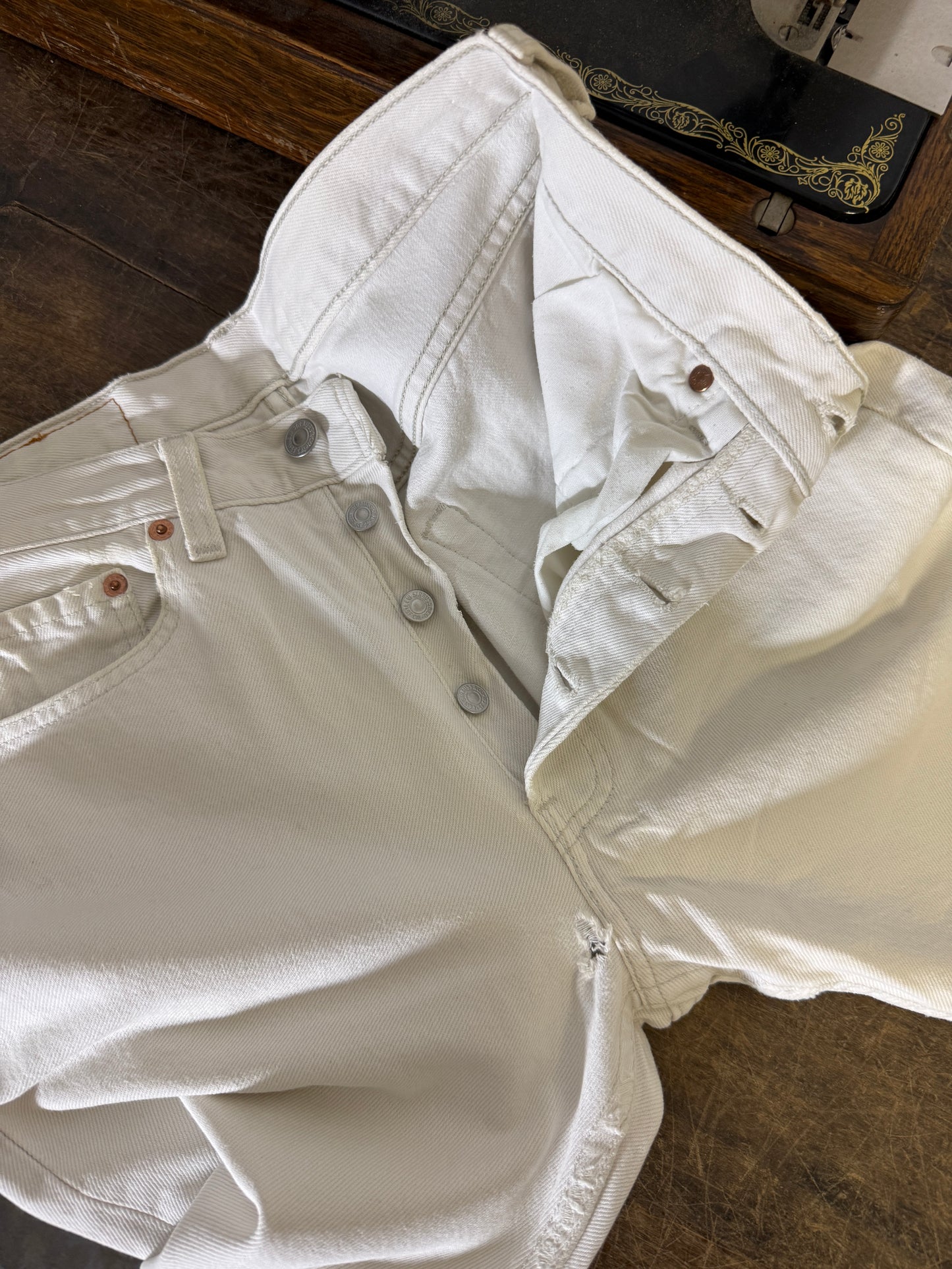 Vintage Levi’s 501 Made in Usa “W28 L28”