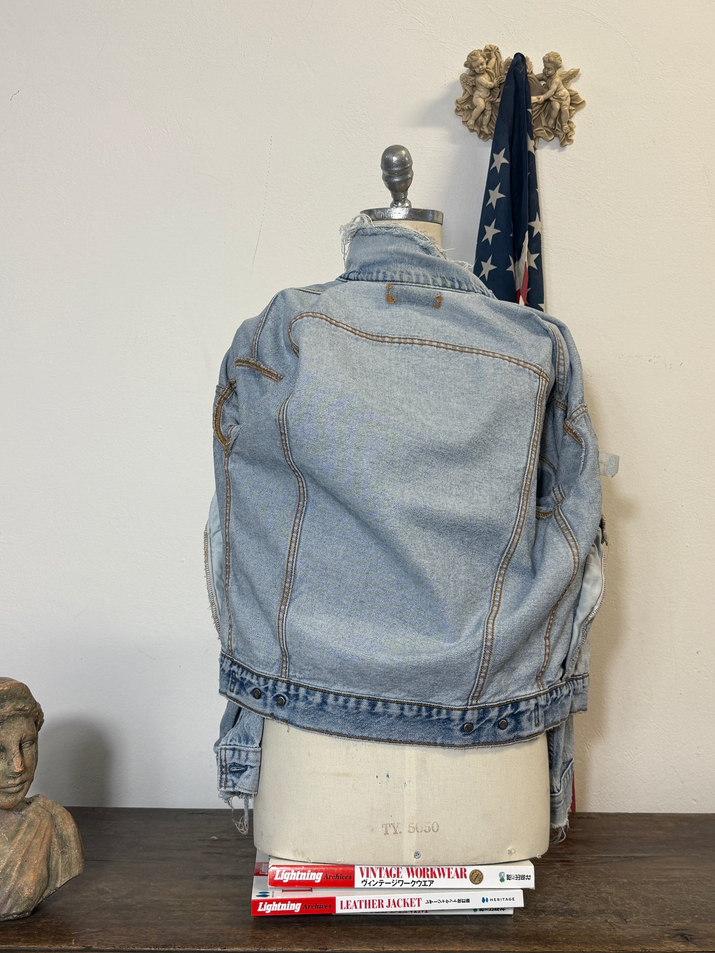 Vintage Levi’s Jacket Made in Usa “S”