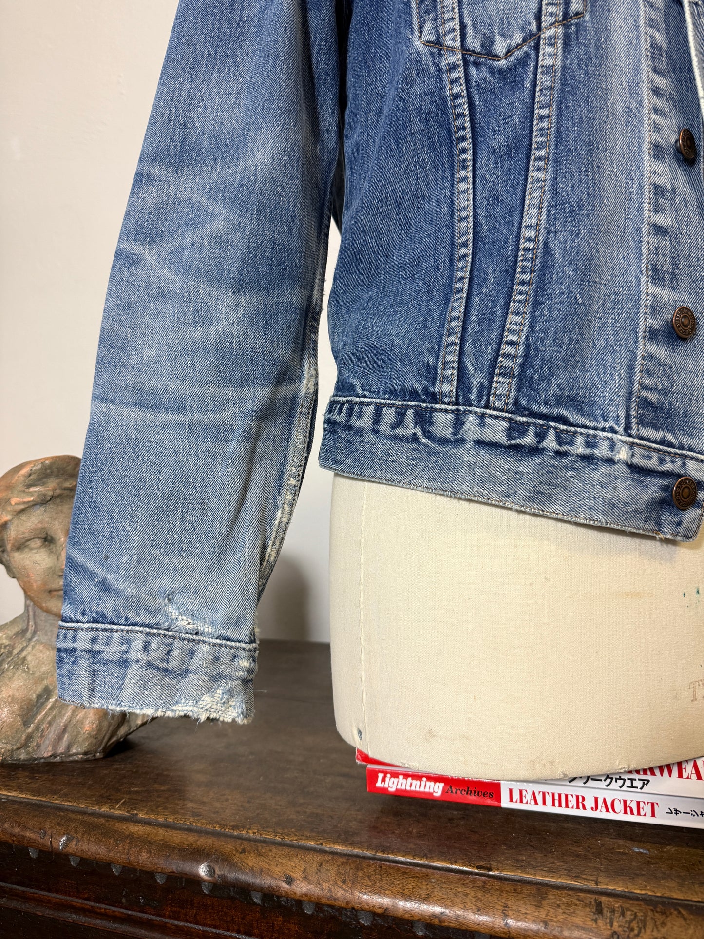 Vintage Levi’s Jacket “S/M”