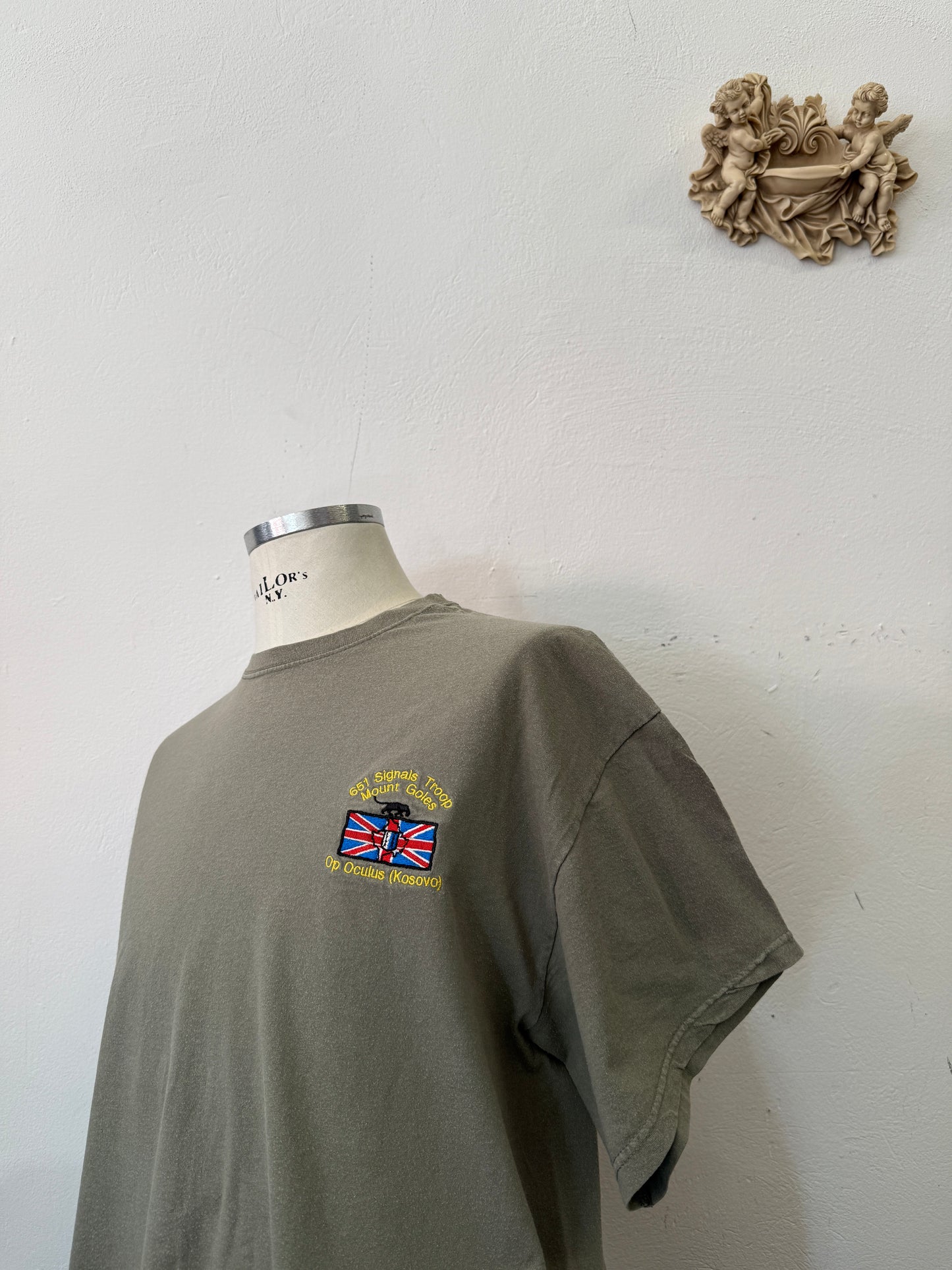 Vintage British Army Tee “XL”