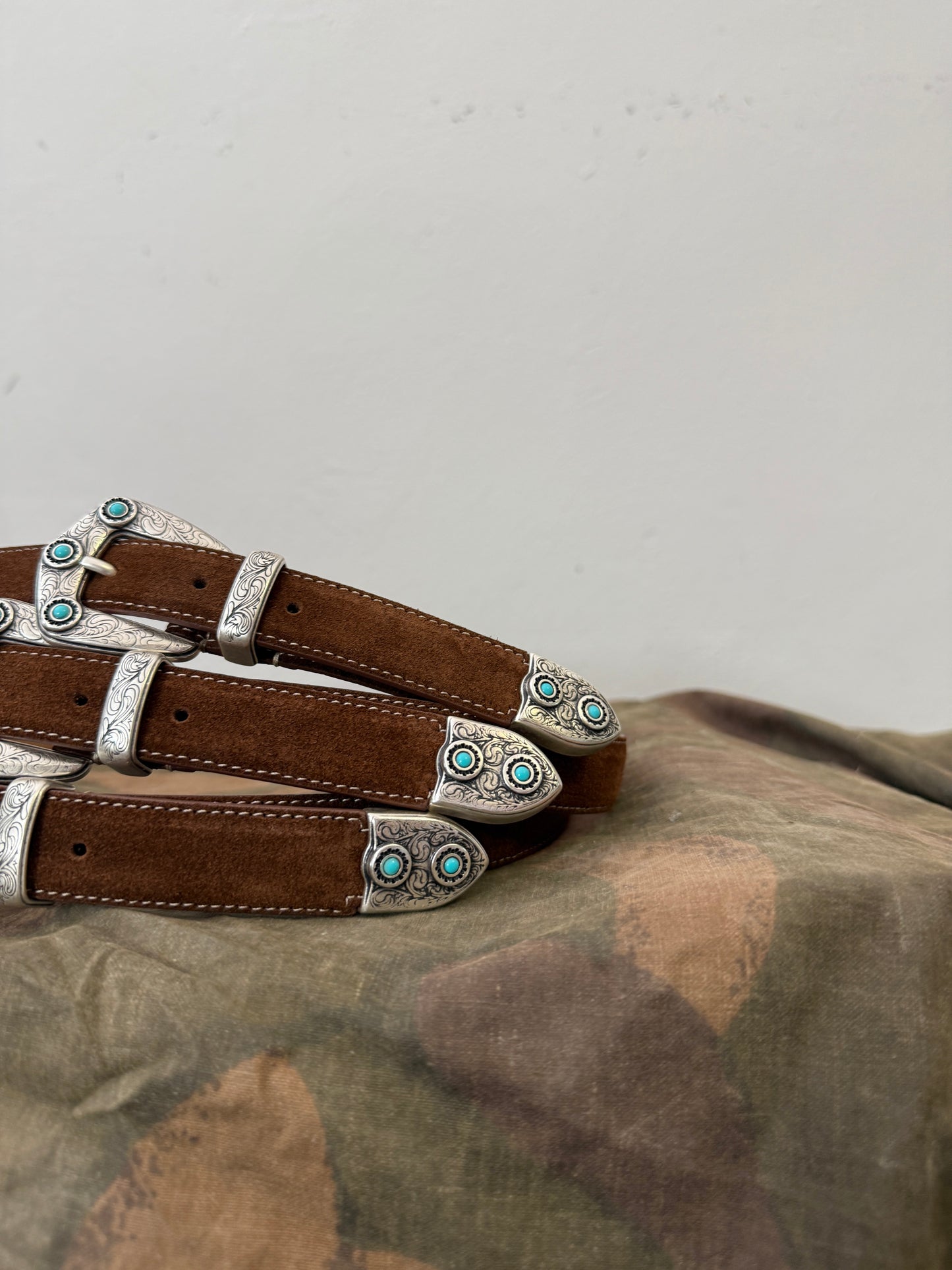 Padded Suede Belt – Calvin
