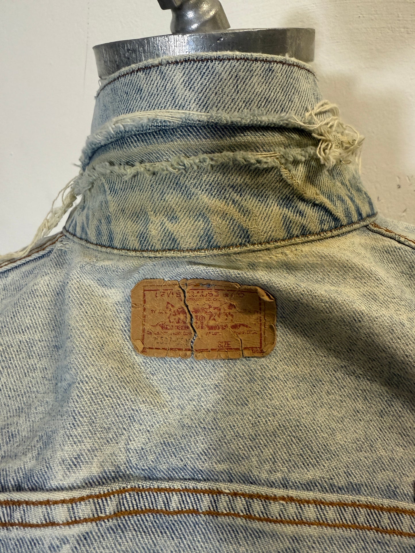 Vintage Levi’s Jacket Made in Usa “M/L”
