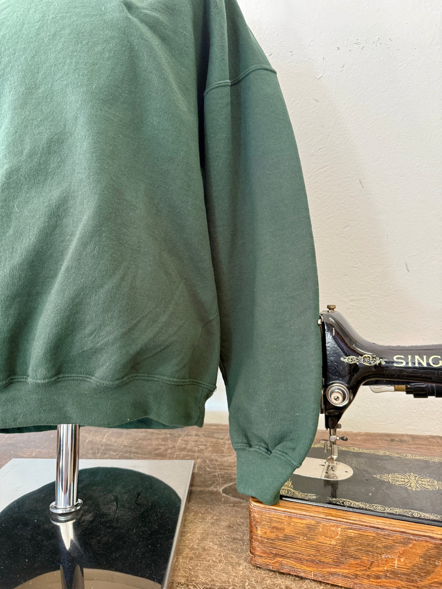Green Gildan Sweatshirt “XL”