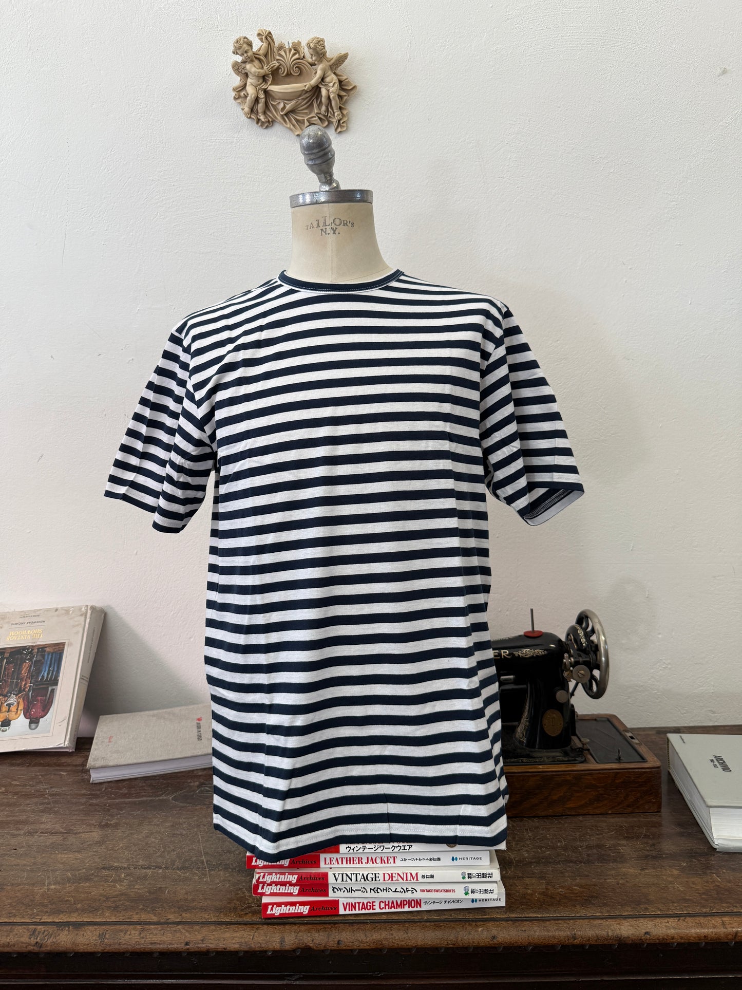 Navy T-Shirt “L”
