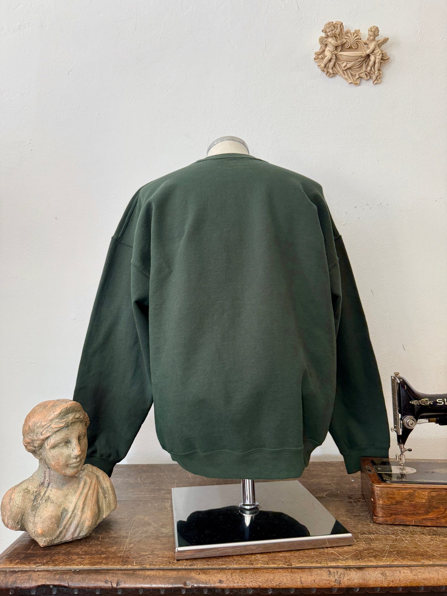 Green Gildan Sweatshirt “XL”