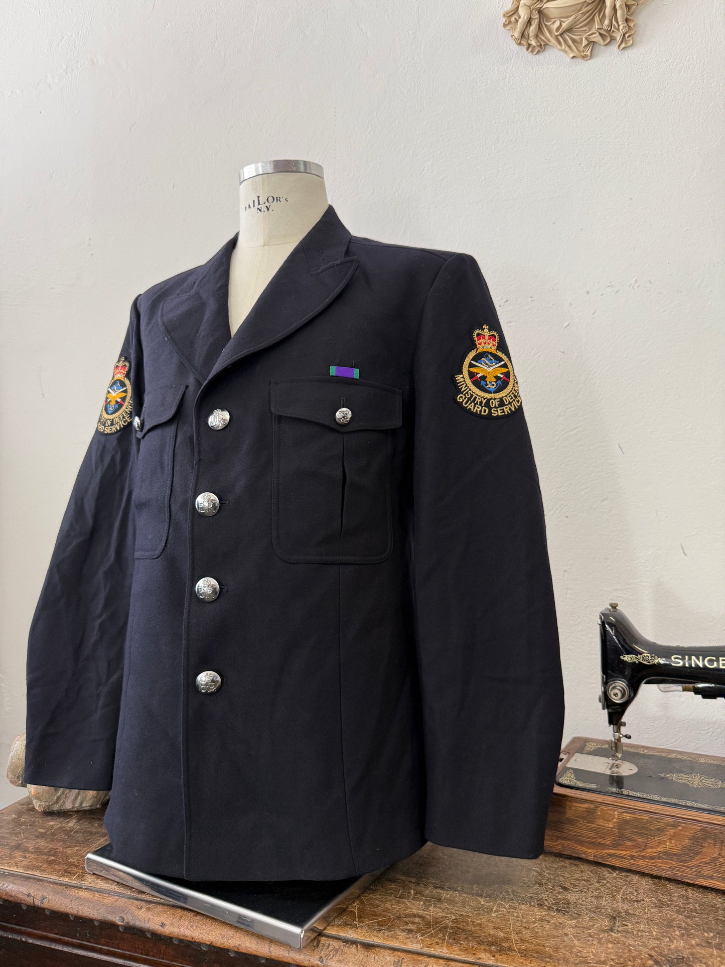 Vintage Ministry of Defence Guard Service Uniform Jacket – 1990s UK “L/XL”