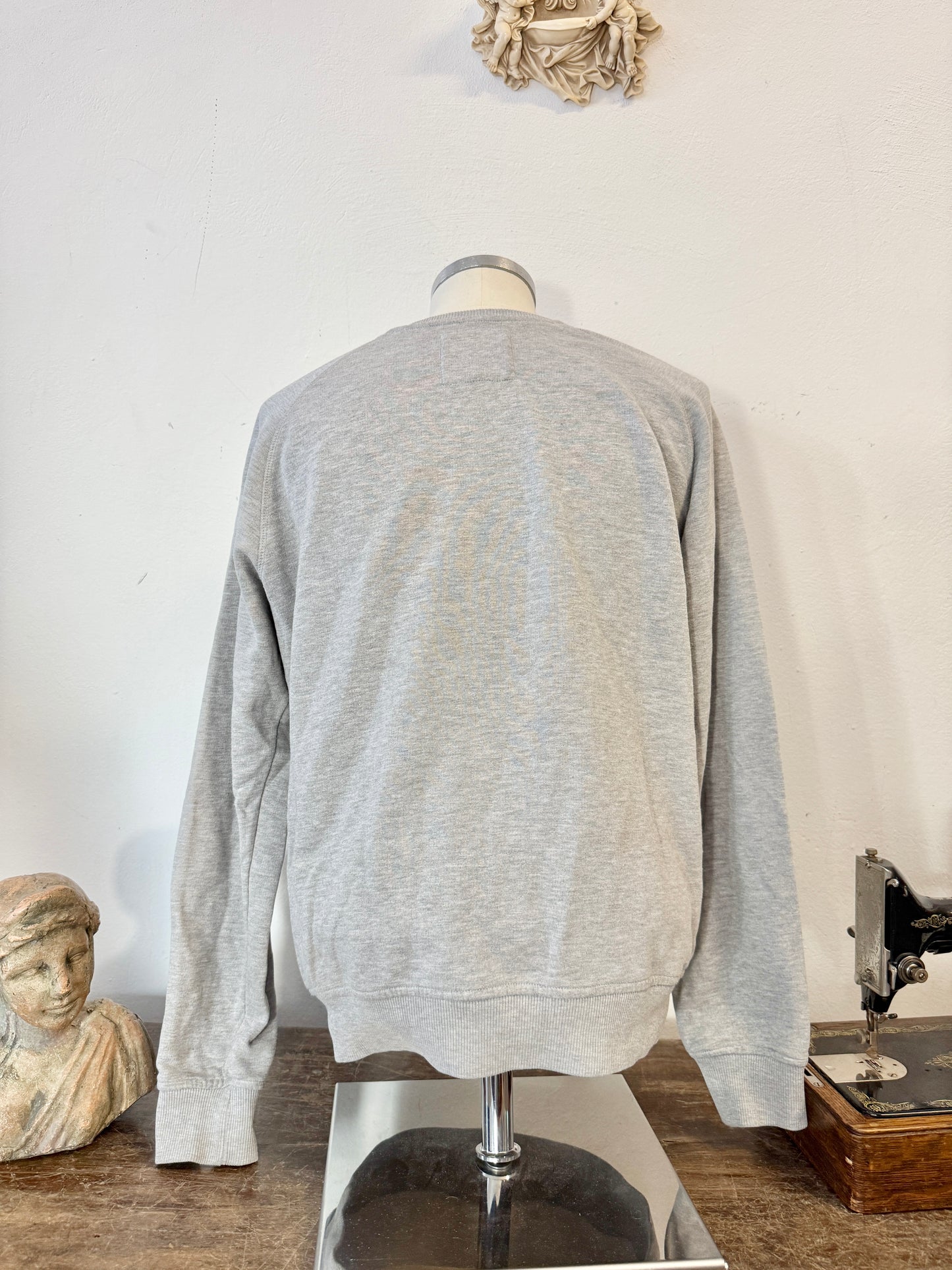 Grey Raglan Sleeve Sweatshirt “L”