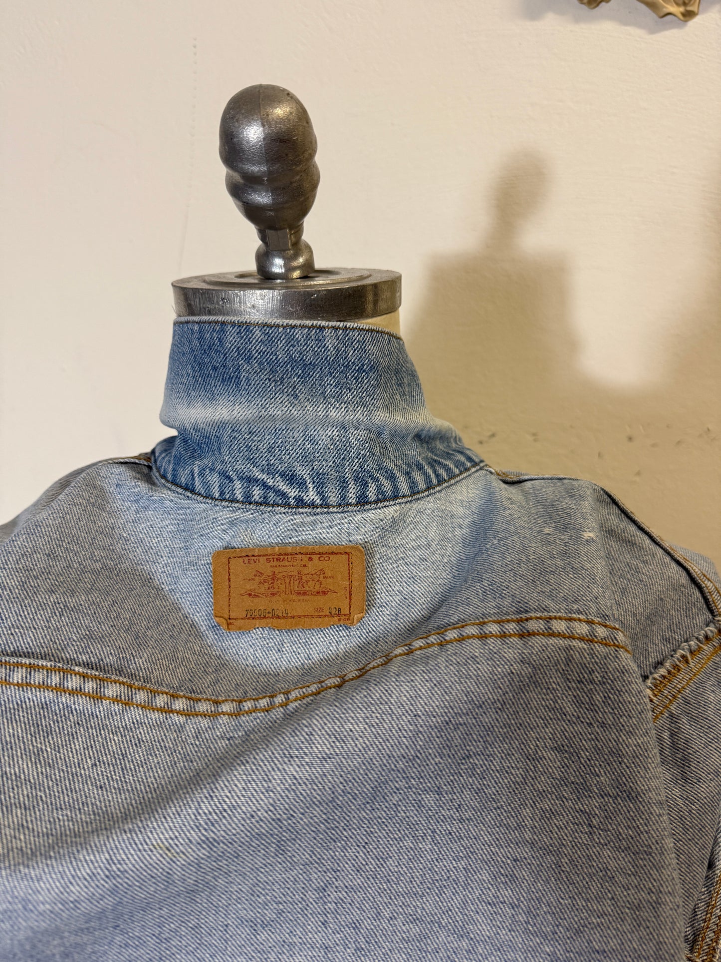 Vintage Levi’s Jacket Made in Usa “M”