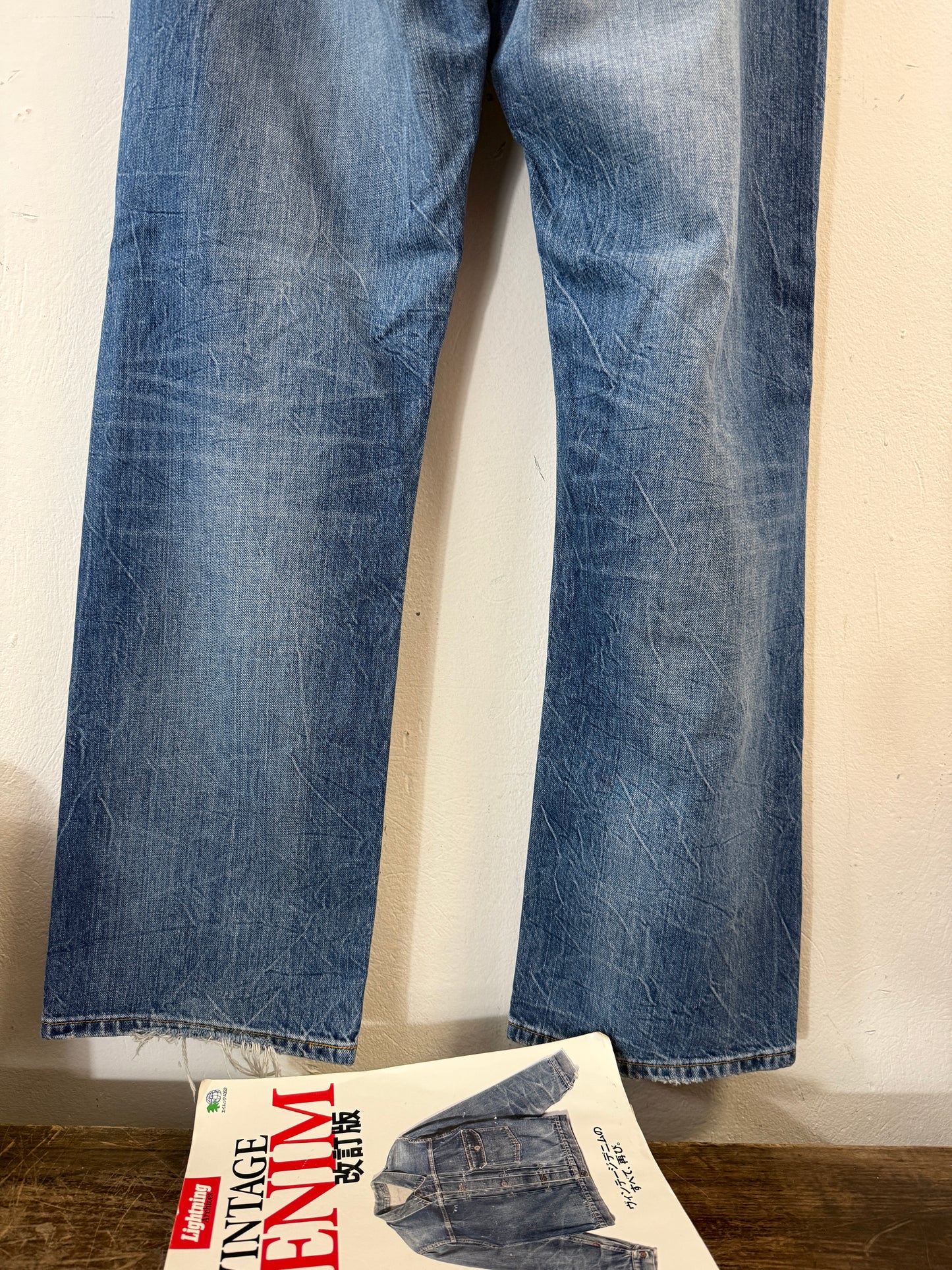 Vintage Levi’s 501 “W35 L32”