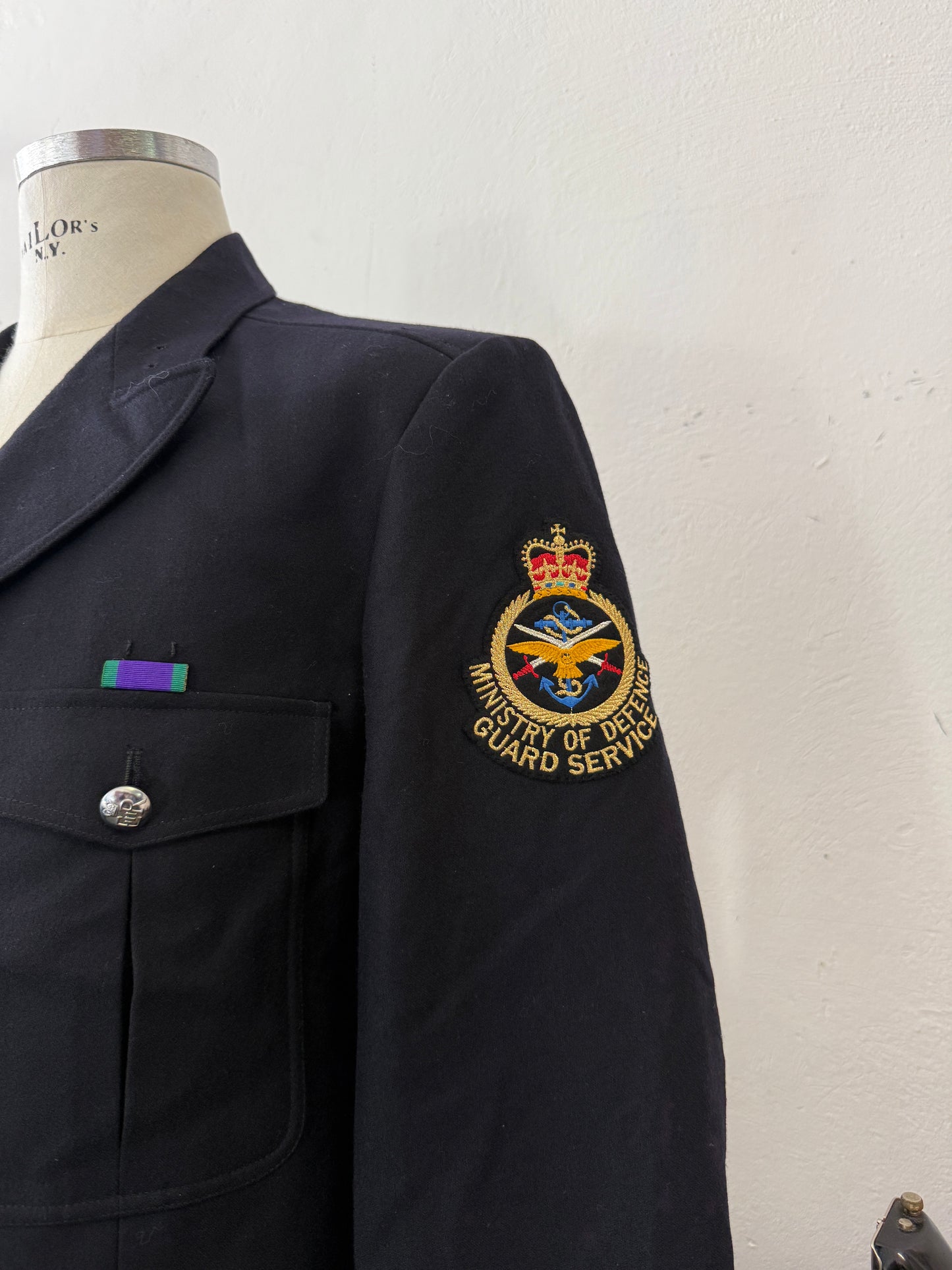 Vintage Ministry of Defence Guard Service Uniform Jacket – 1990s UK “L/XL”