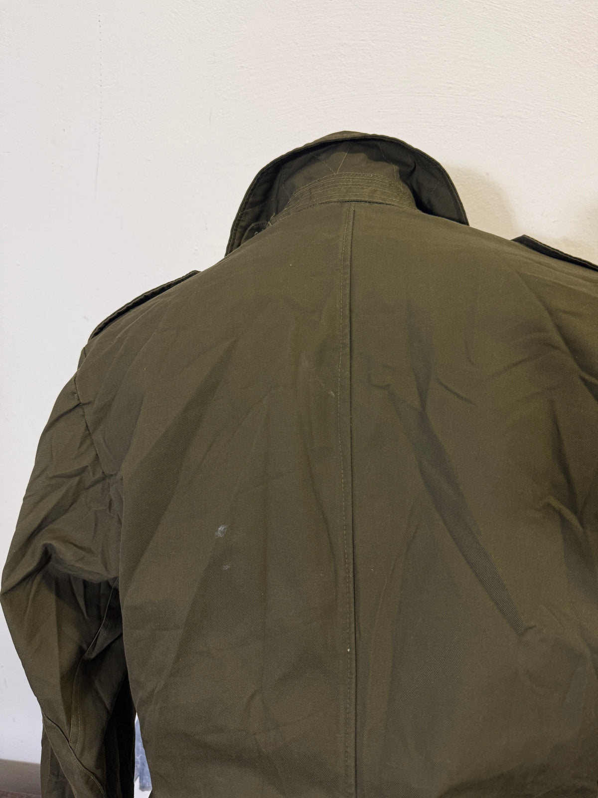 Vintage 80’s Italian Army Jacket “M” 16