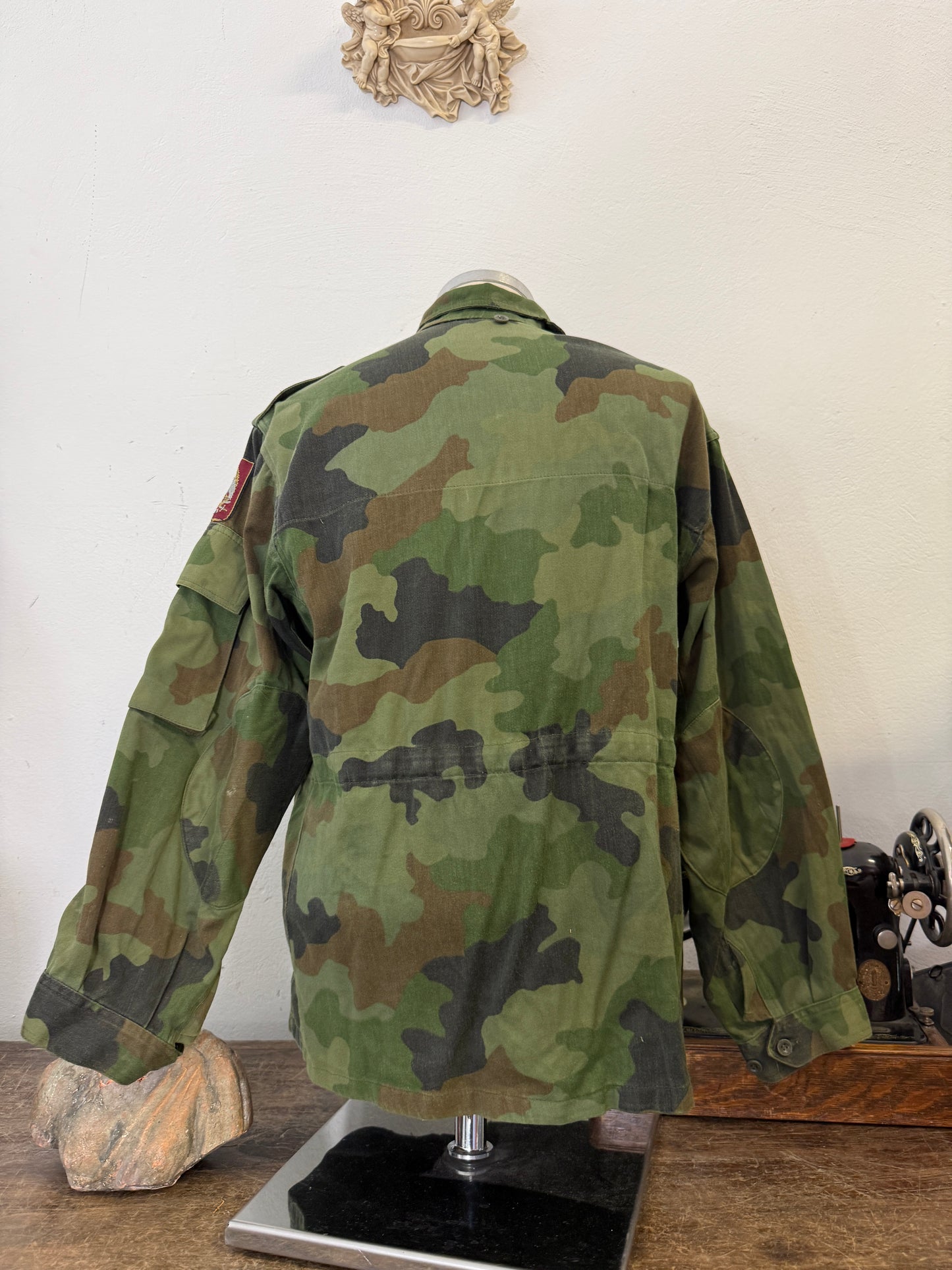 Vintage 90’s Serbian Army Jacket “M/L”