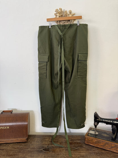 Vintage Military Cargo Pants “W40”