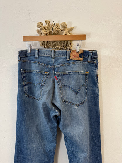Vintage Levi’s 501 “W35 L32”