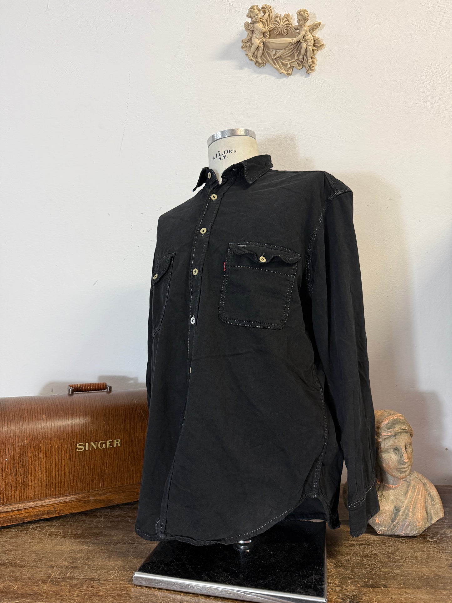 Vintage 90’s Black Levi’s Shirt “L”