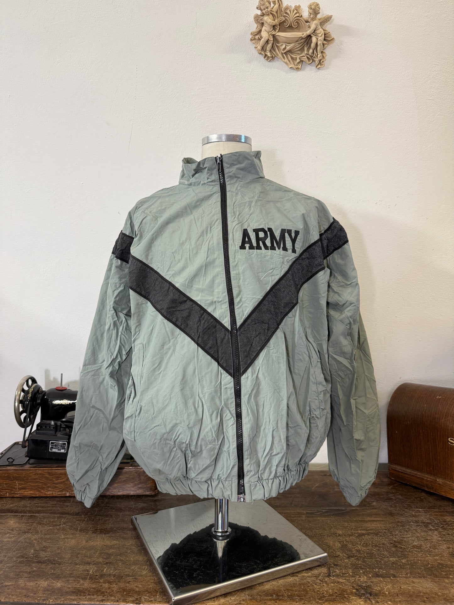 US Army IPFU Reflective Windbreaker – Training Uniform Jacket “XL”