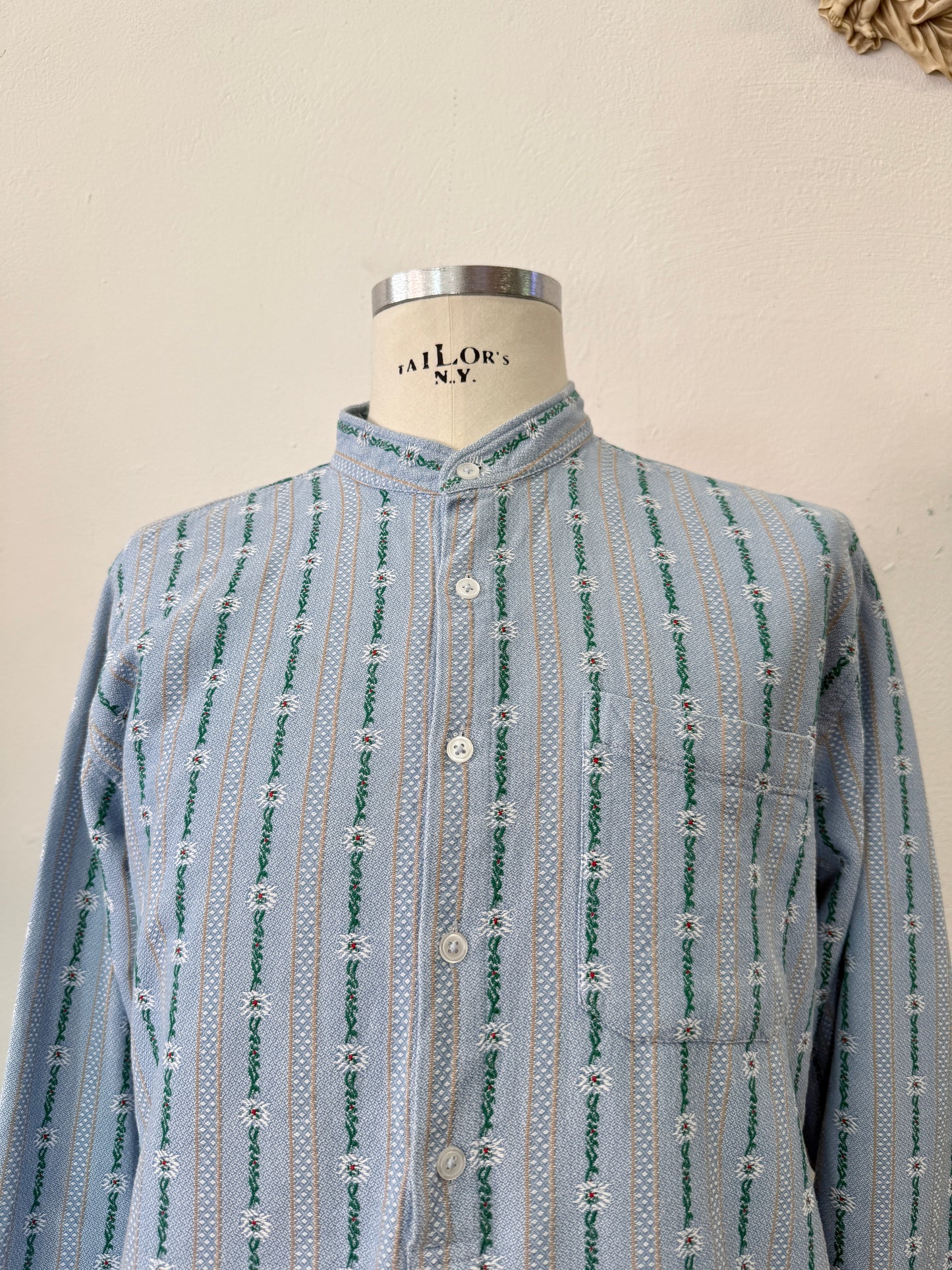 Vintage 90’s Swiss Shirt “L”