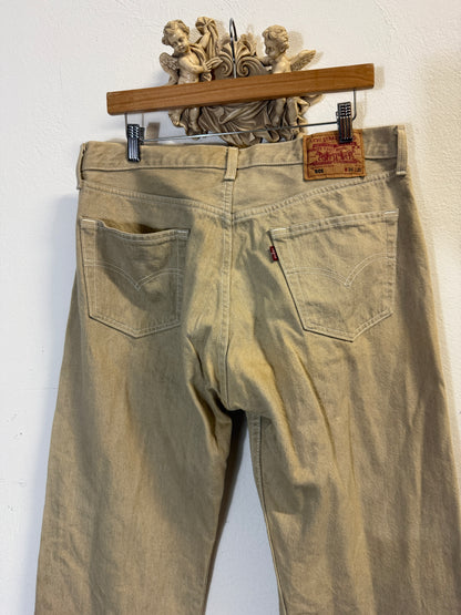Vintage Levi’s 501 “W35 L32”