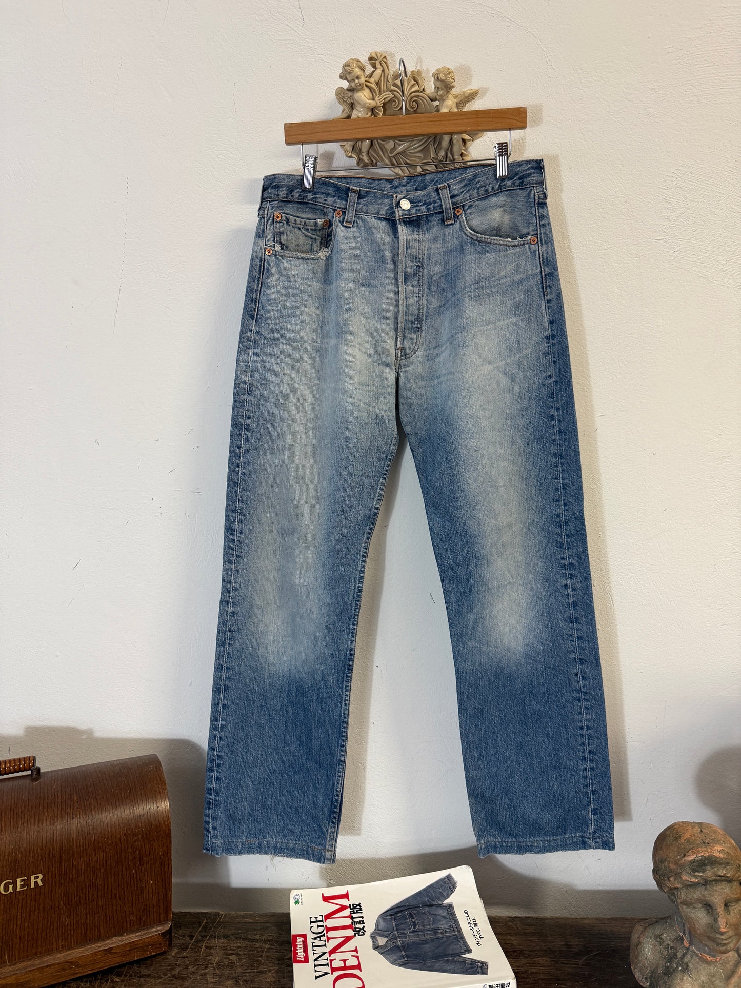 Vintage Levi’s 501 “W33 L32”
