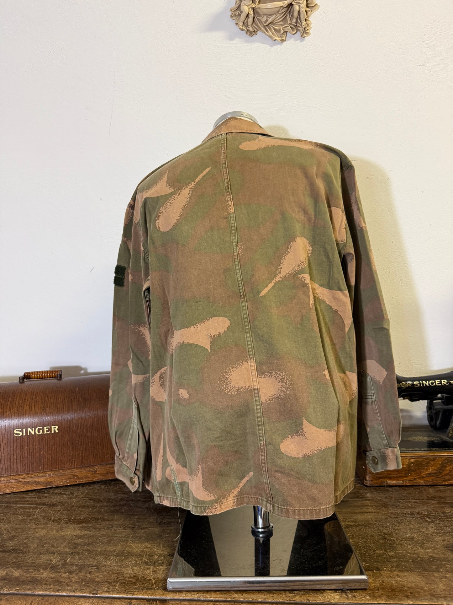 Vintage 90’s Hungarian Army Overshirt “L”