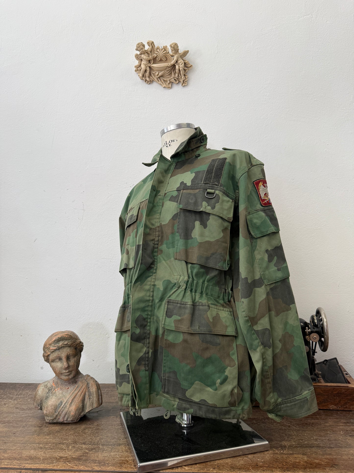 Vintage 90’s Serbian Army Jacket “L”