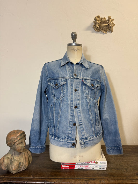 Vintage Levi’s Jacket Made in Usa “M”