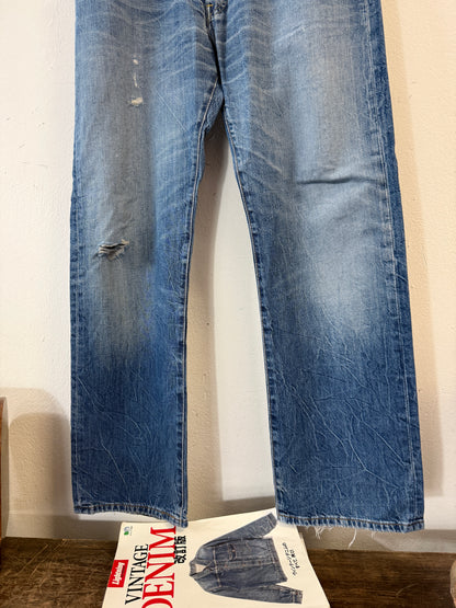 Vintage Levi’s 501 “W35 L32”