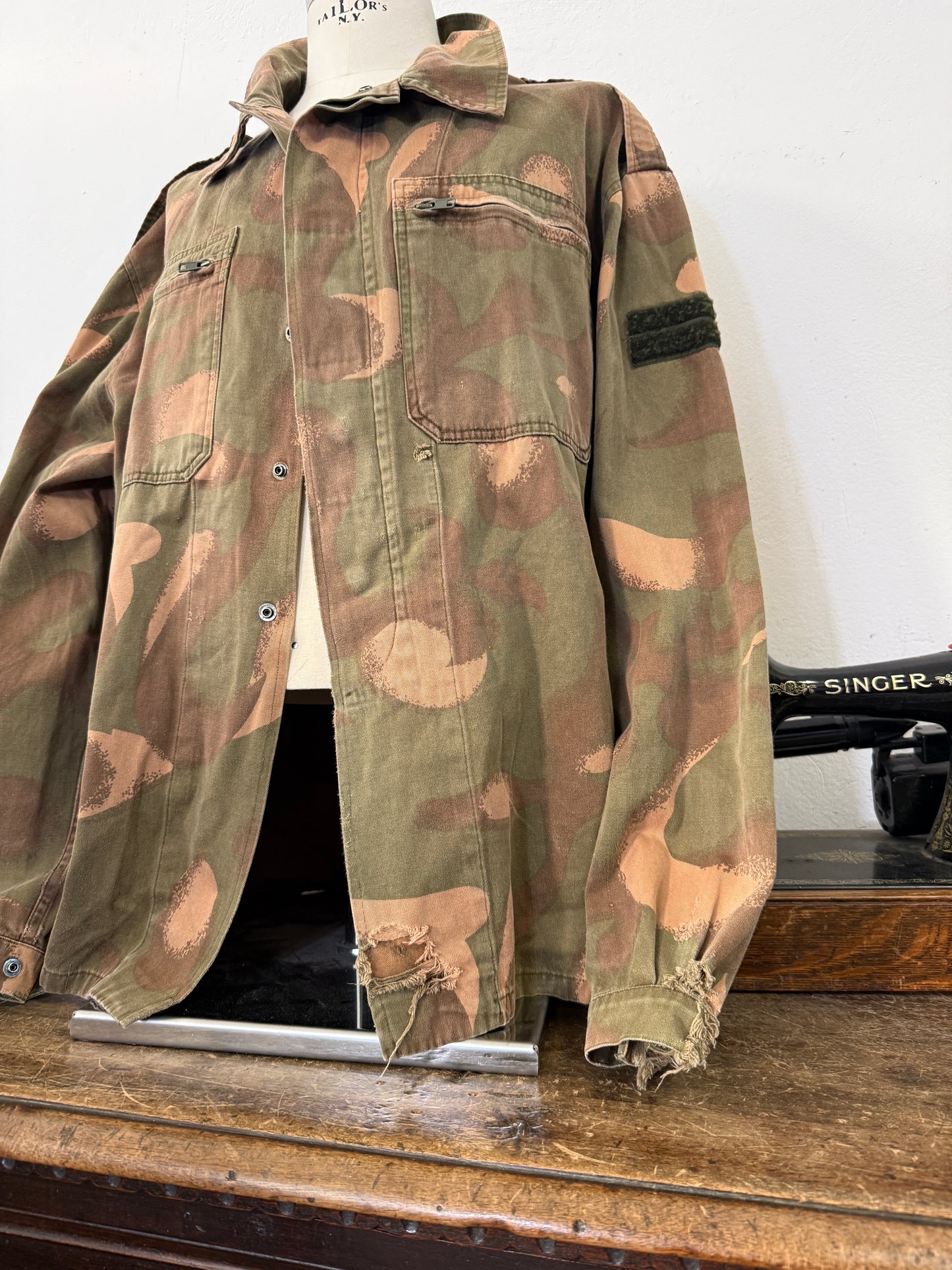 Vintage 90’s Hungarian Army Overshirt “XL/XXL”
