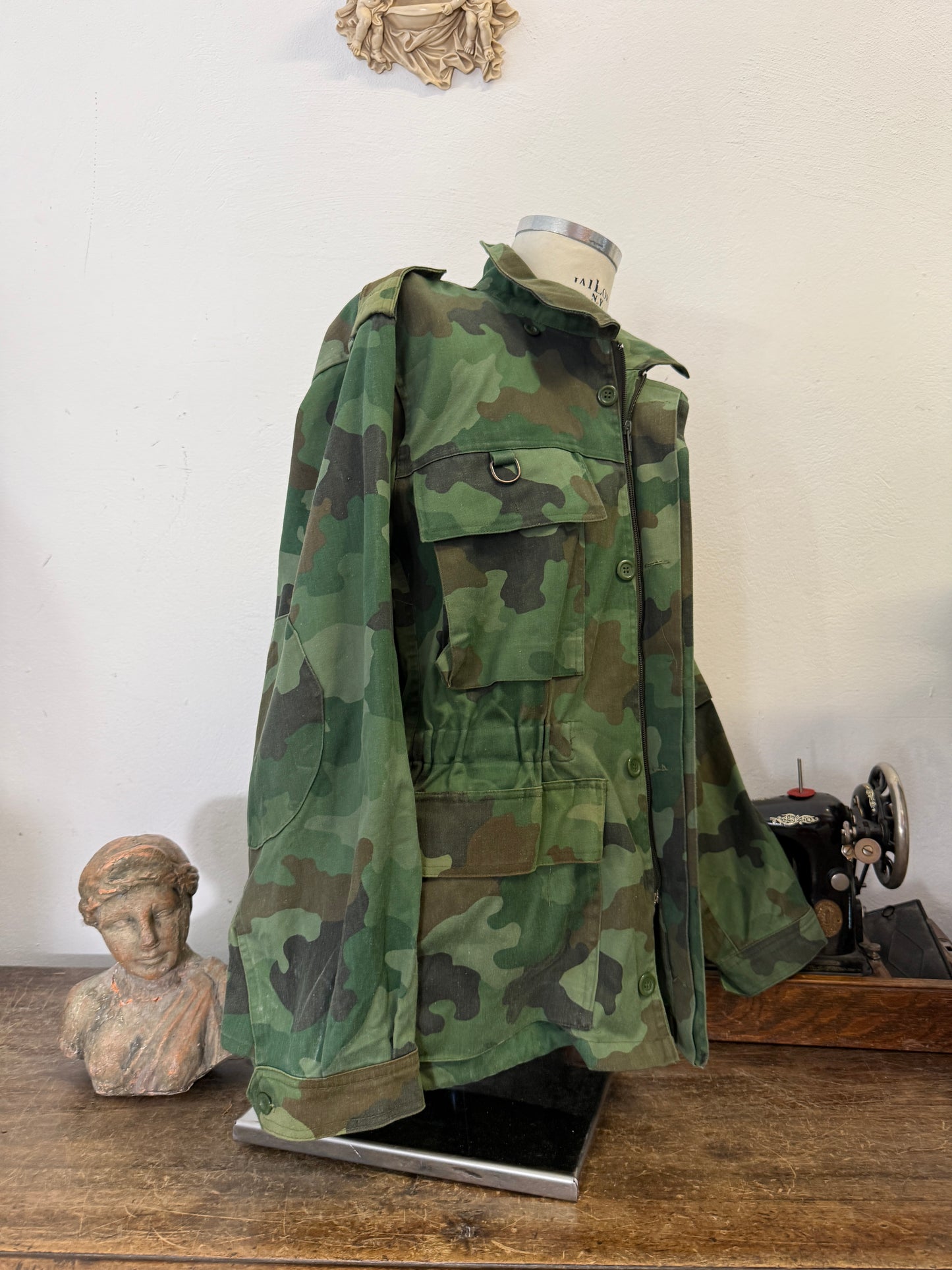 Vintage 90’s Serbian Army Jacket “L/XL”