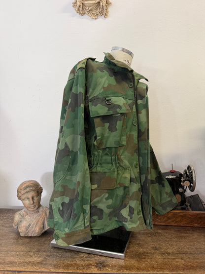 Vintage 90’s Serbian Army Jacket “L/XL”