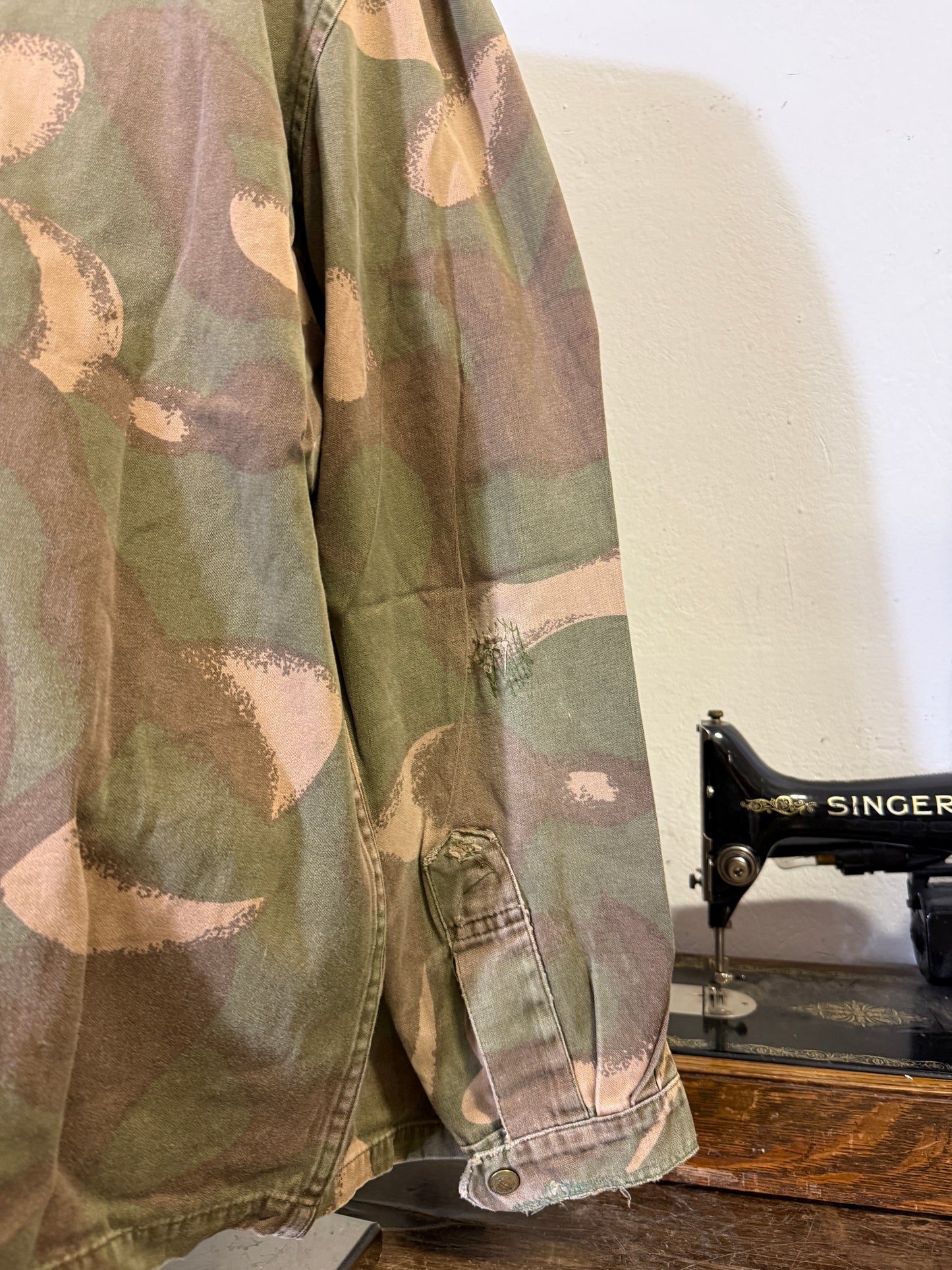 Vintage 90’s Hungarian Army Overshirt “XL”