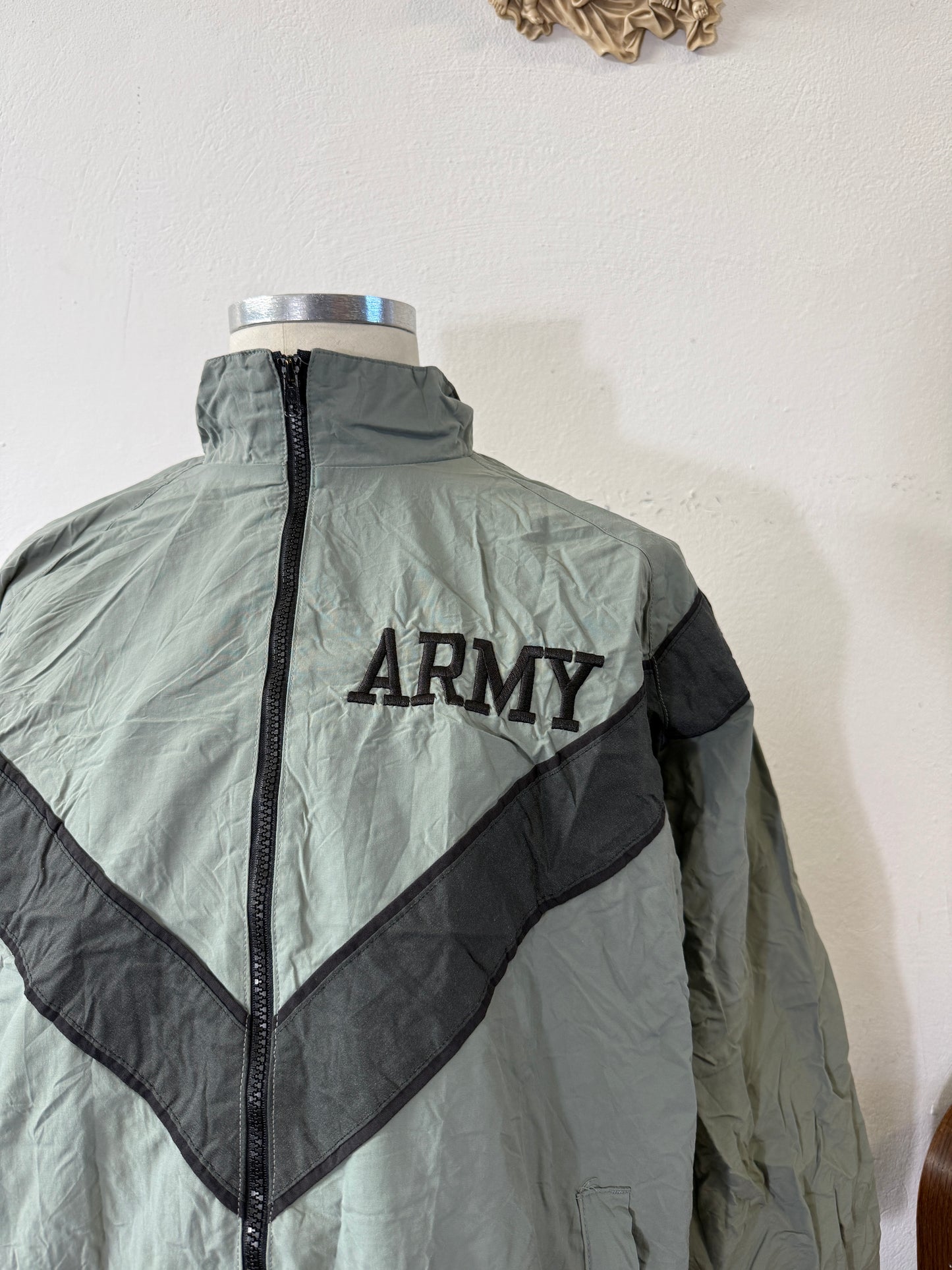 US Army IPFU Reflective Windbreaker – Training Uniform Jacket “M”