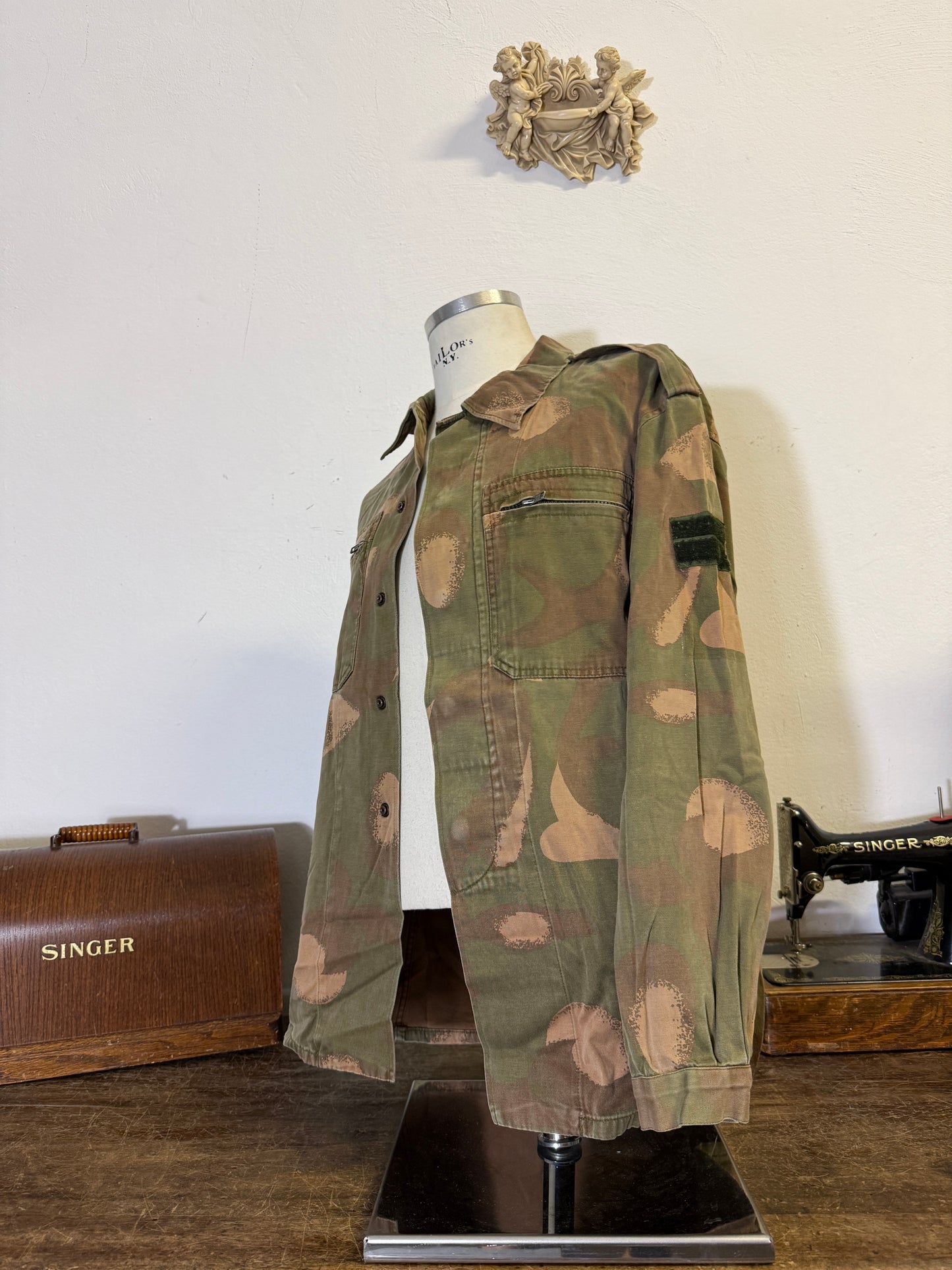 Vintage 90’s Hungarian Army Overshirt “M/L”