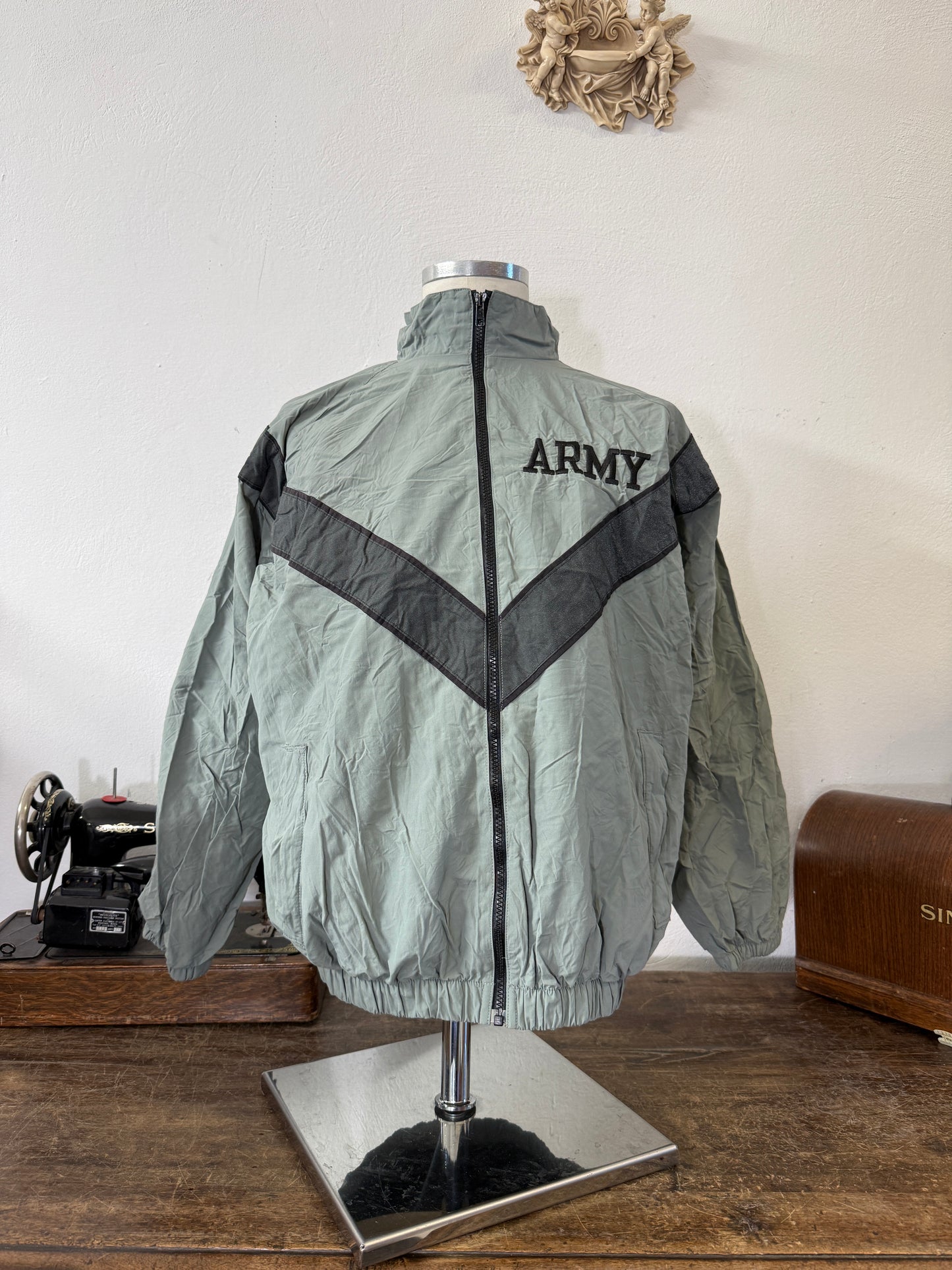 US Army IPFU Reflective Windbreaker – Training Uniform Jacket “M”