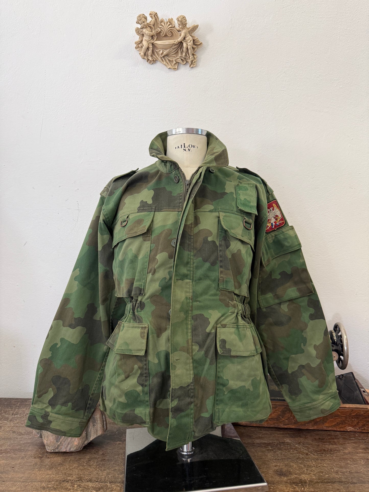 Vintage 90’s Serbian Army Jacket “L/XL”