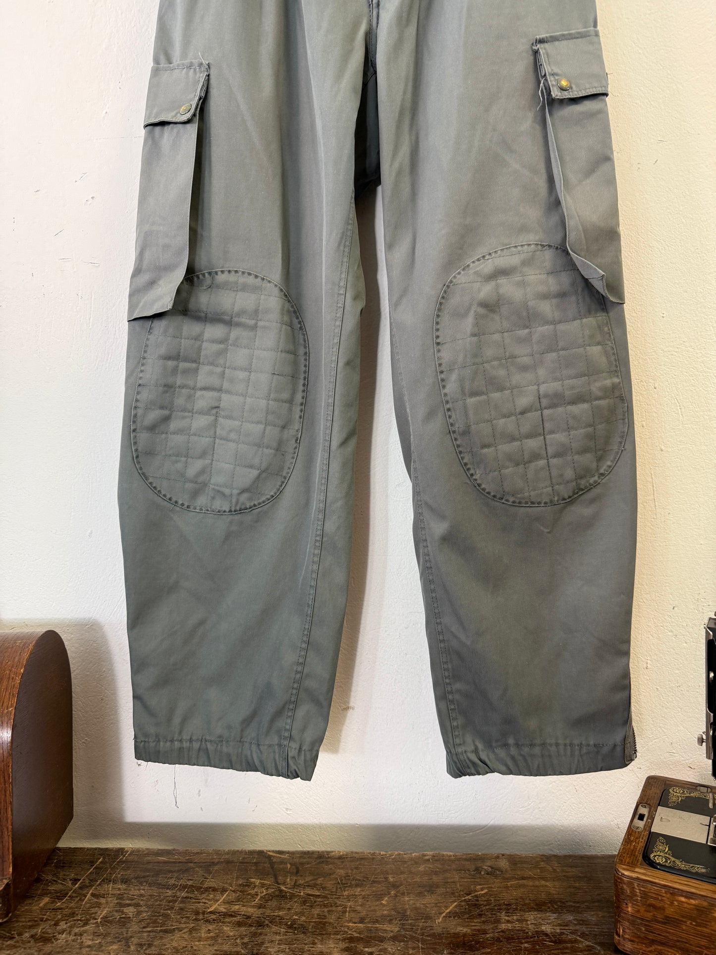 Vintage 90’s Italian Army Cargo Pants “W31”
