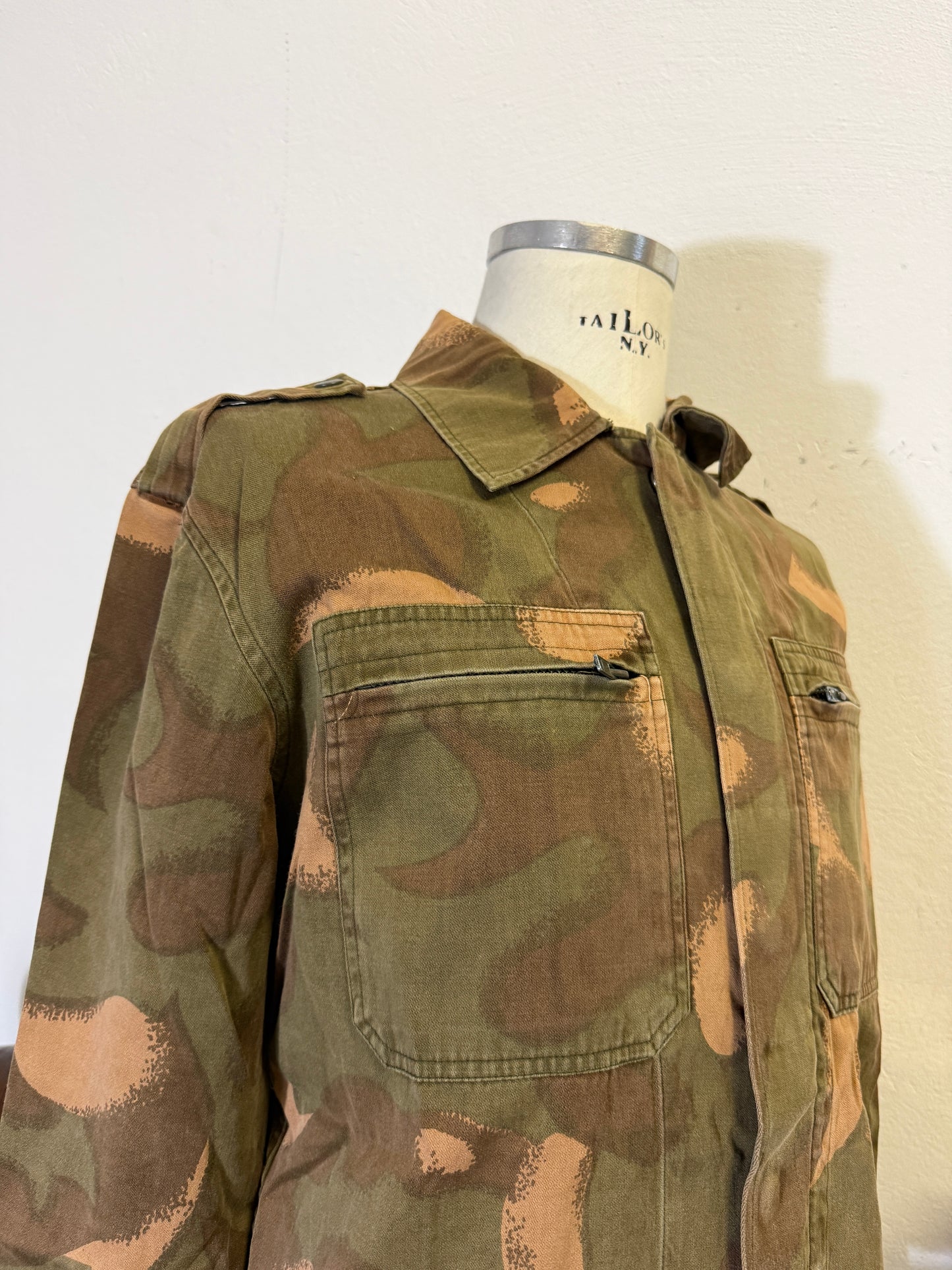 Vintage 90’s Hungarian Army Overshirt “L/XL”