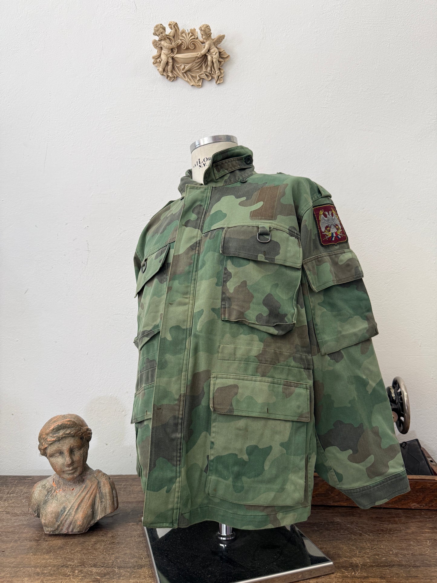 Vintage 90’s Serbian Army Jacket “L”