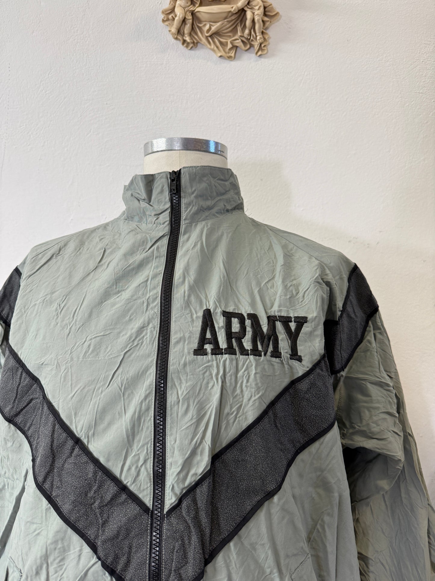 US Army IPFU Reflective Windbreaker – Training Uniform Jacket “L”