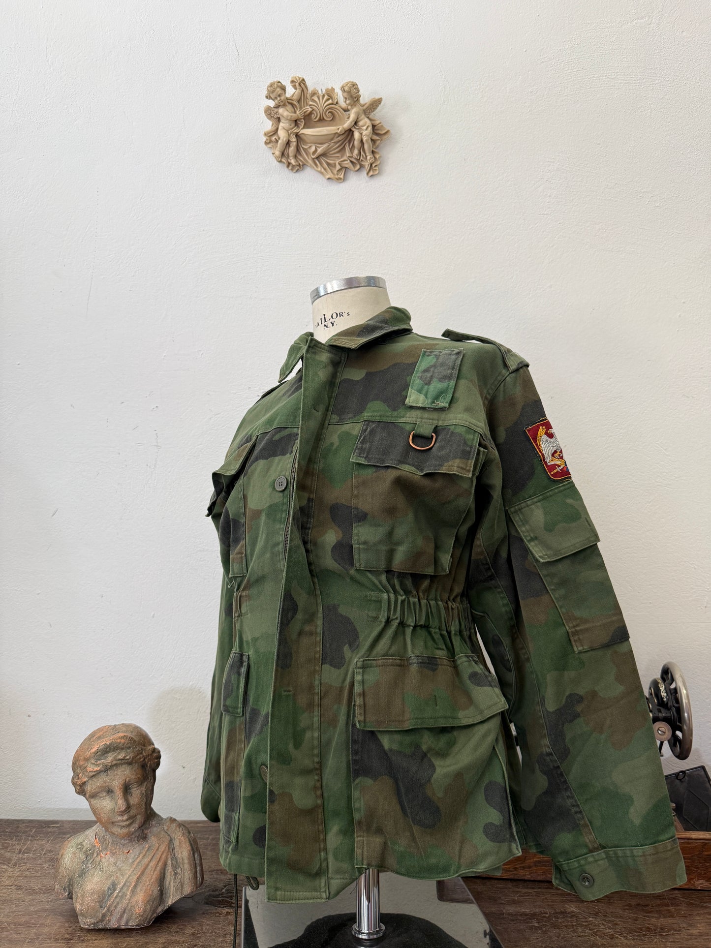 Vintage 90’s Serbian Army Jacket “M/L”