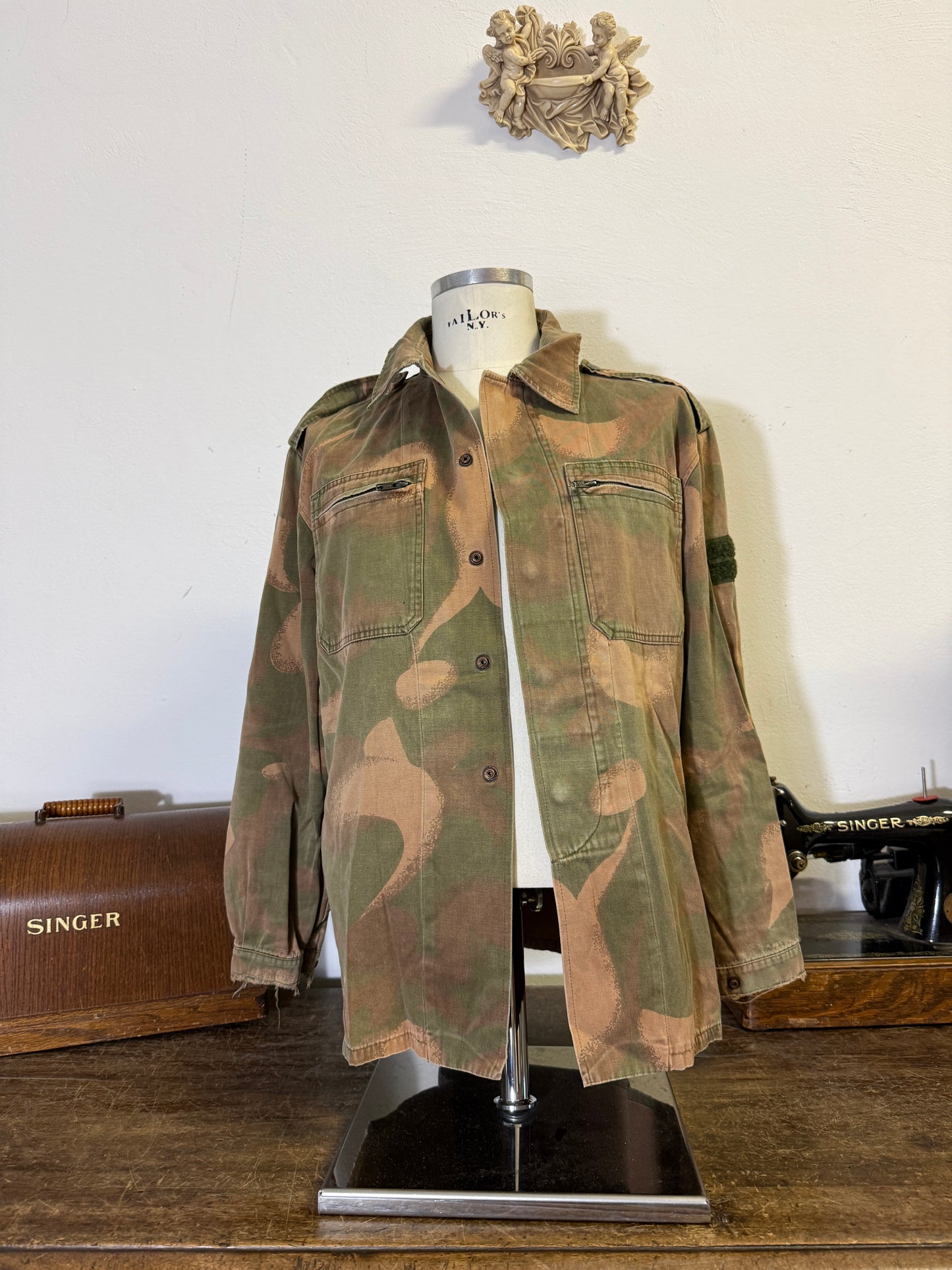 Vintage 90’s Hungarian Army Overshirt “M”