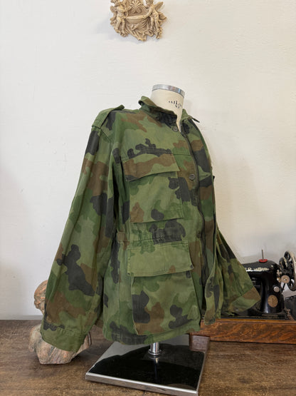 Vintage 90’s Serbian Army Jacket “M/L”
