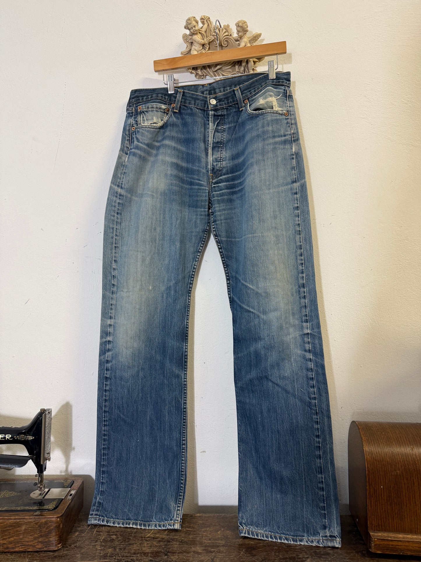 Vintage Levi’s 501 “W34 L36”