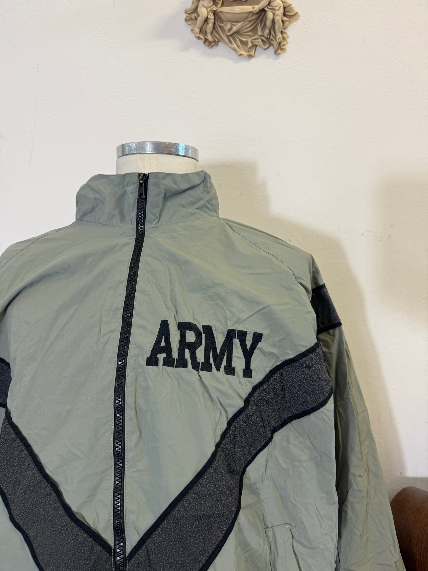 US Army IPFU Reflective Windbreaker – Training Uniform Jacket “XL”